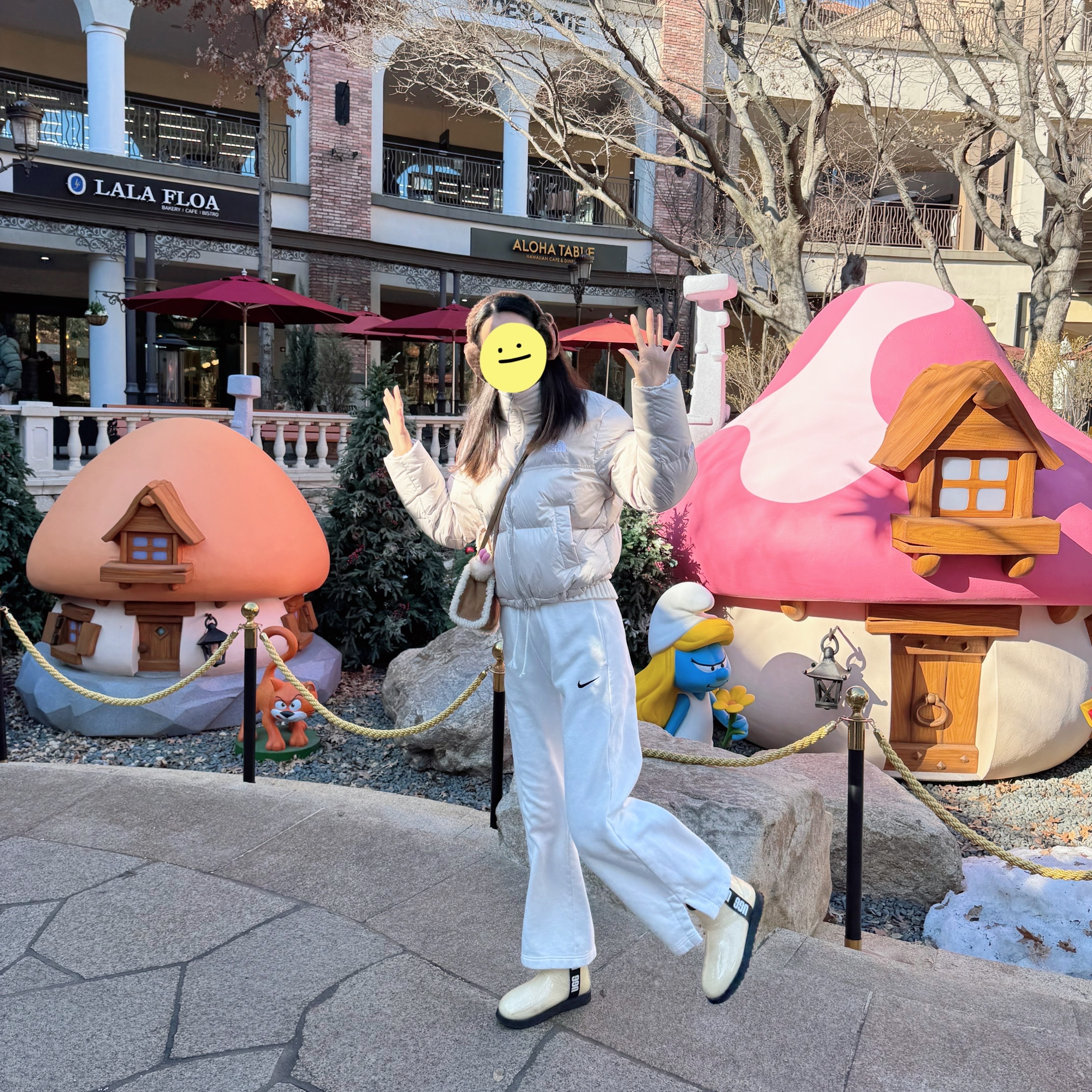 (W) The North Face White Label Novelty Nuptse Down Jacket Cream Beige, (W) Nike NSW Phoenix Fleece High Waisted Wide Leg Sweatpants Sail - Asia 착용 스타일