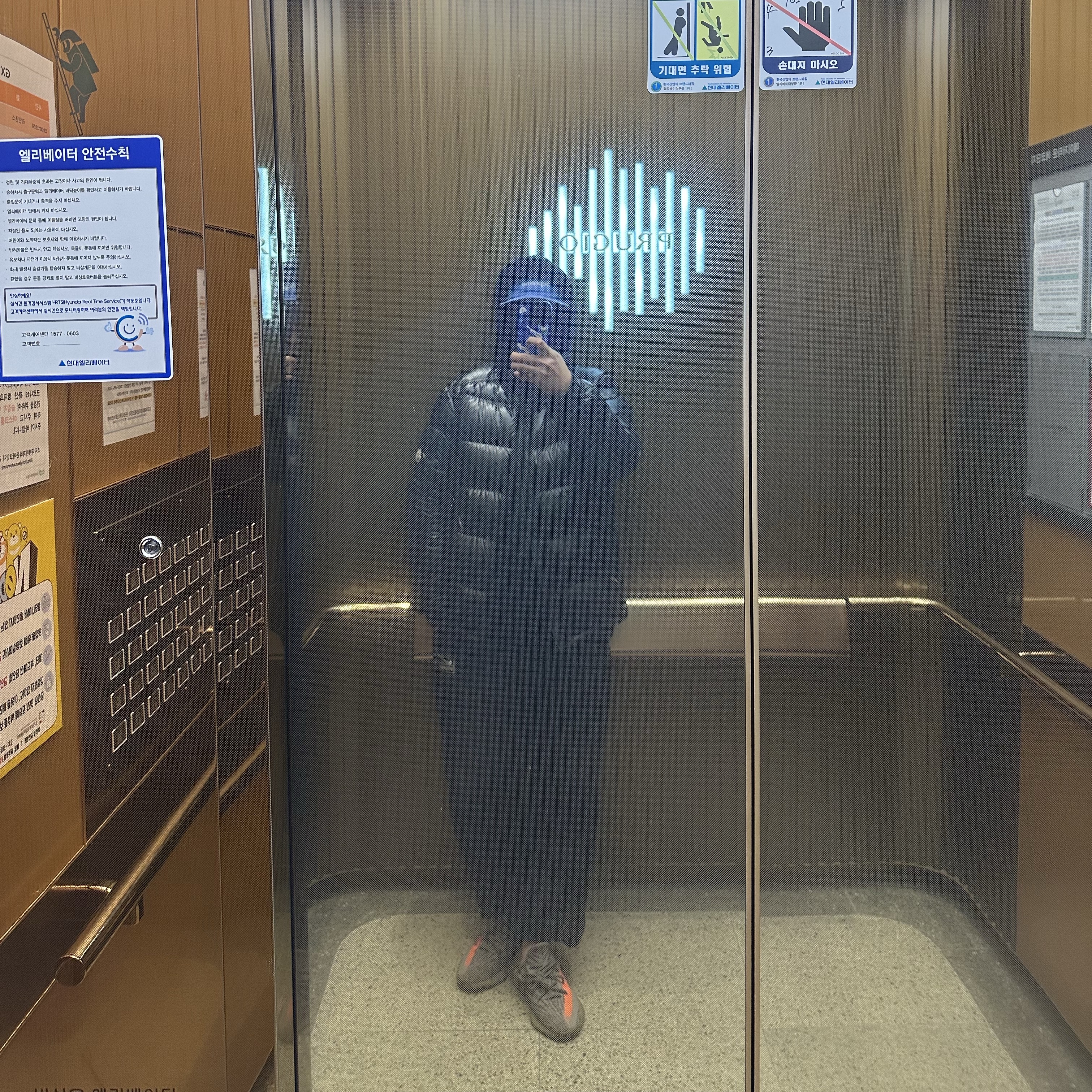 Supreme Washed Chino Twill Camp Cap Light Royal - 24SS, Moncler Maya Short Down Jacket Black - 23FW 착용 스타일