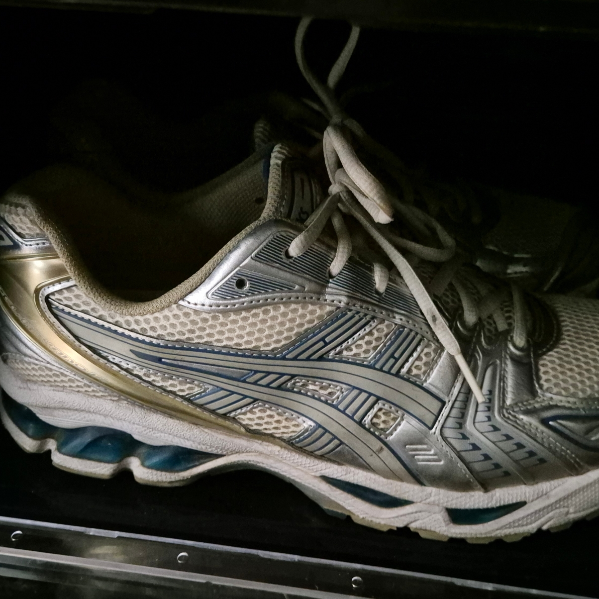 Asics Gel-Kayano 14 Cream Pure Silver 착용 스타일