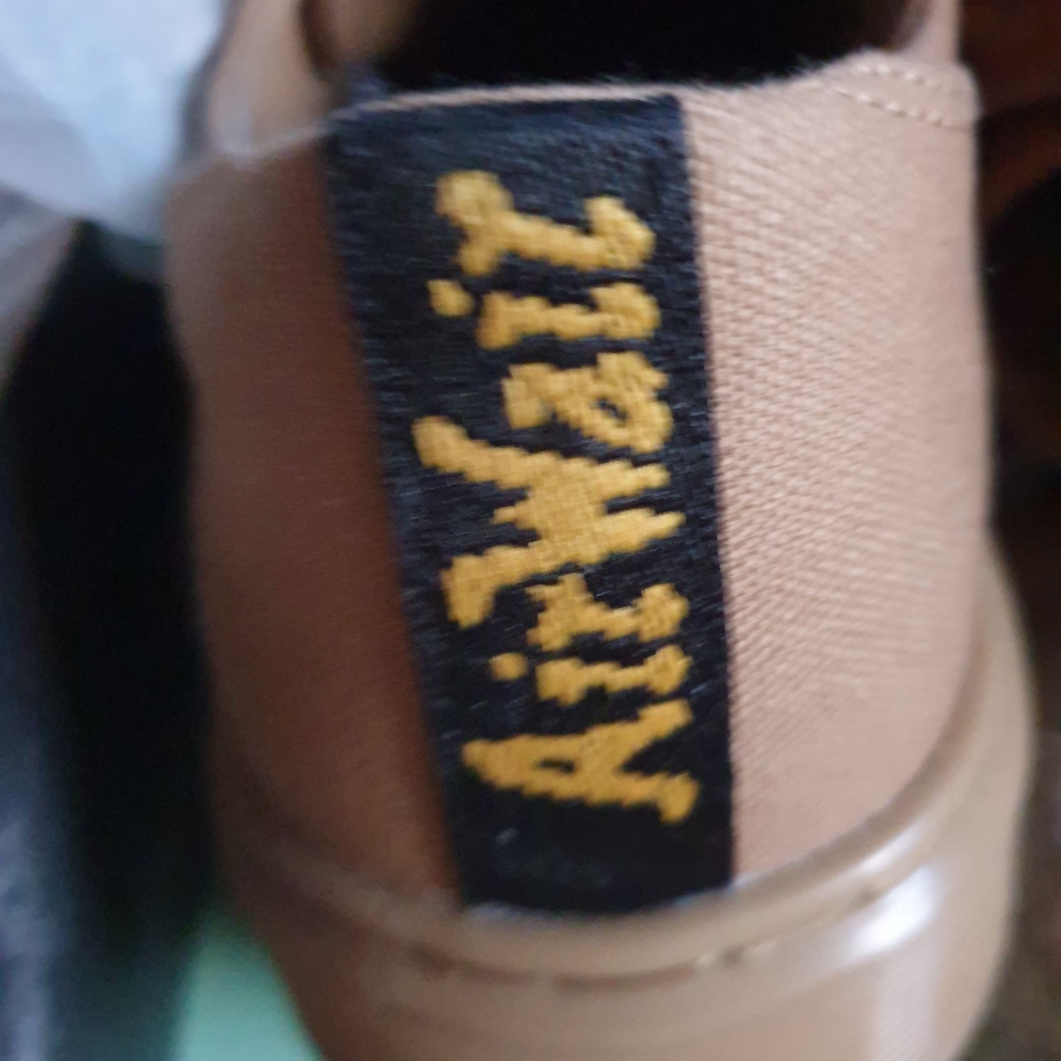 Dr. Martens Dante 10oz Canvas Savannah Tan 착용 스타일 - 2