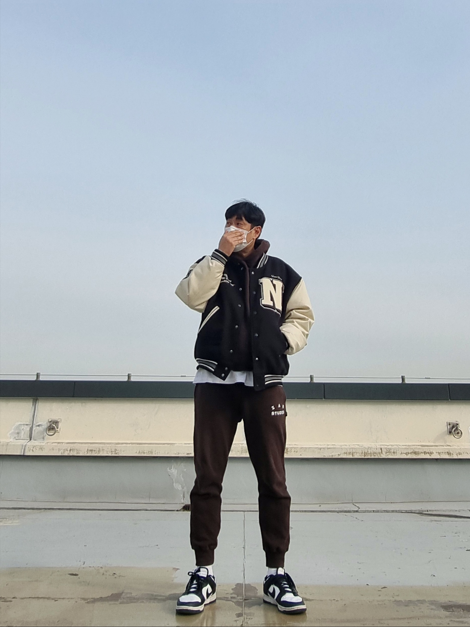 Nike Dunk Low Retro Black, IAB Studio Sweatpants Brown 착용 스타일 - 2