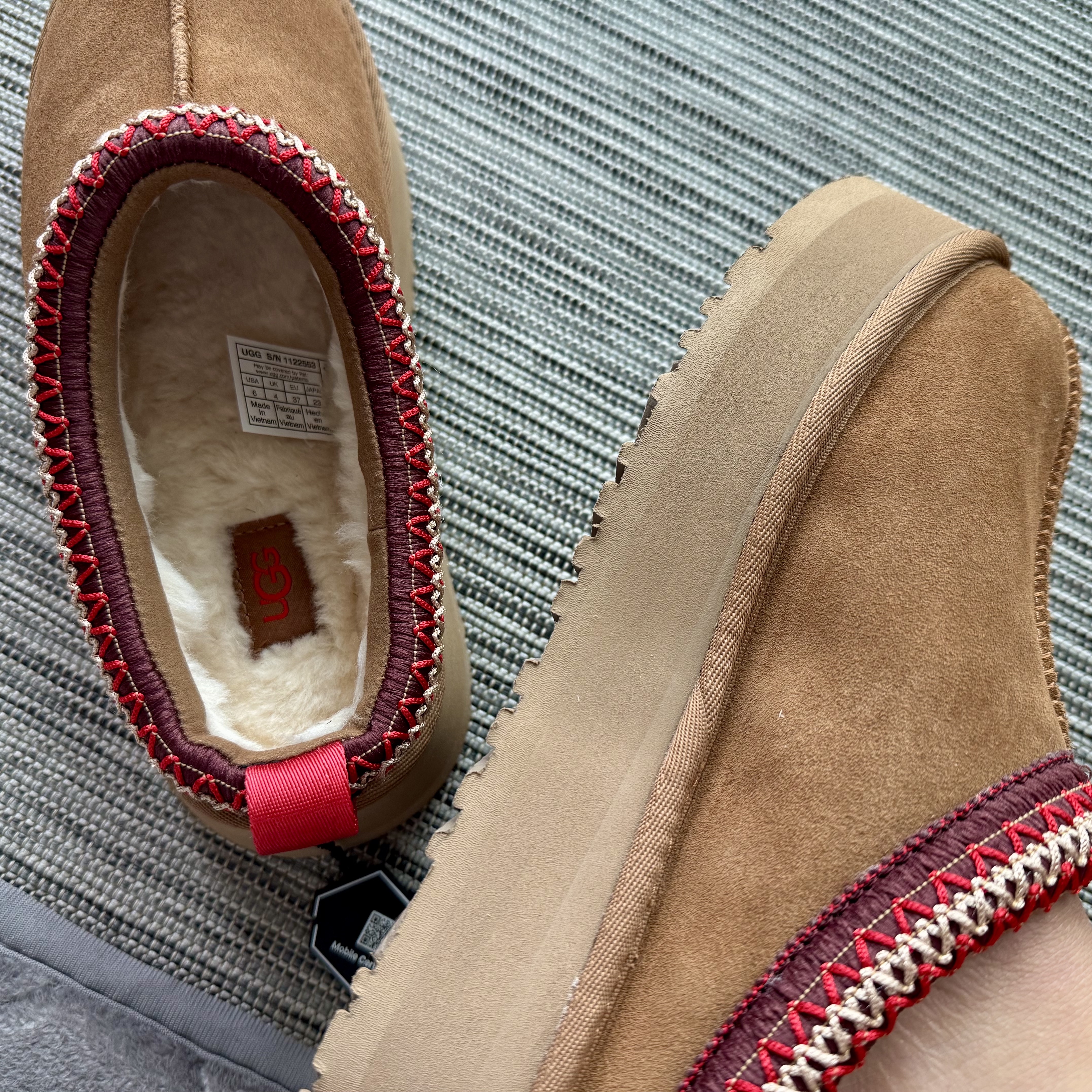 (W) UGG Tazz Slipper Chestnut 착용 스타일 - 2