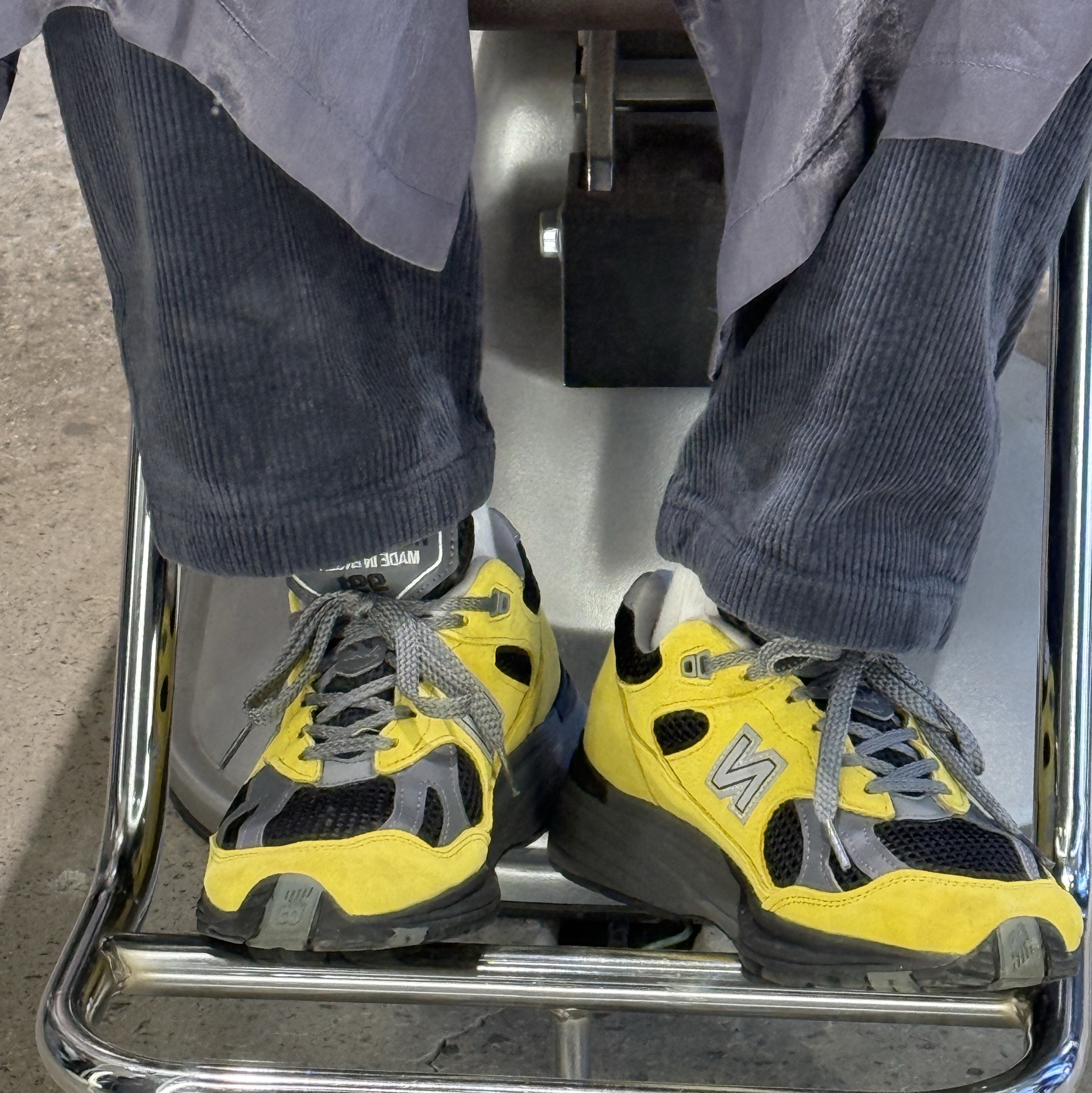 New Balance 991v2 Made in UK Yellow Black - Casestudy Exclusive 착용 스타일