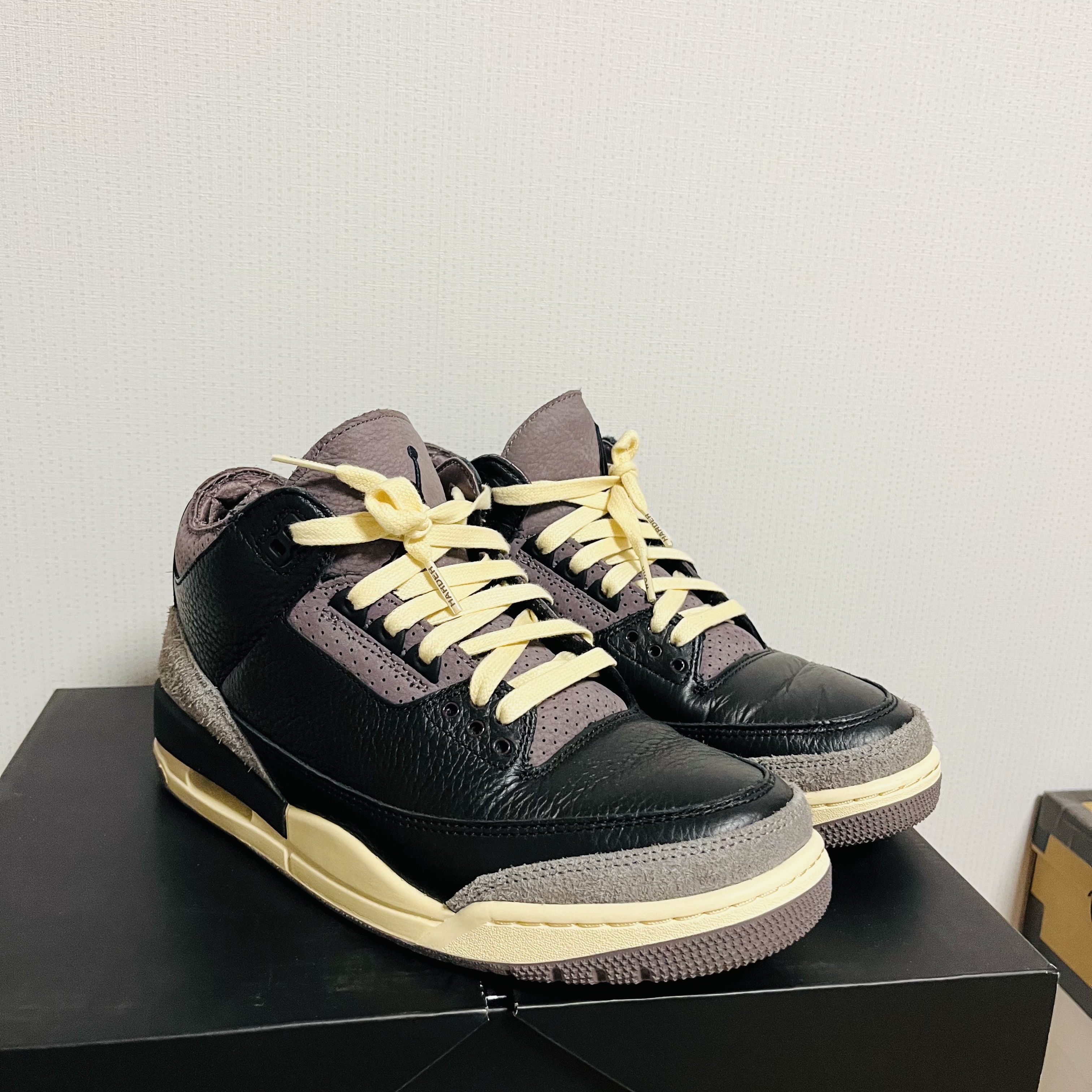 (W) Jordan 3 x A Ma Maniere Retro OG SP Black and Flat Pewter 착용 스타일 - 1