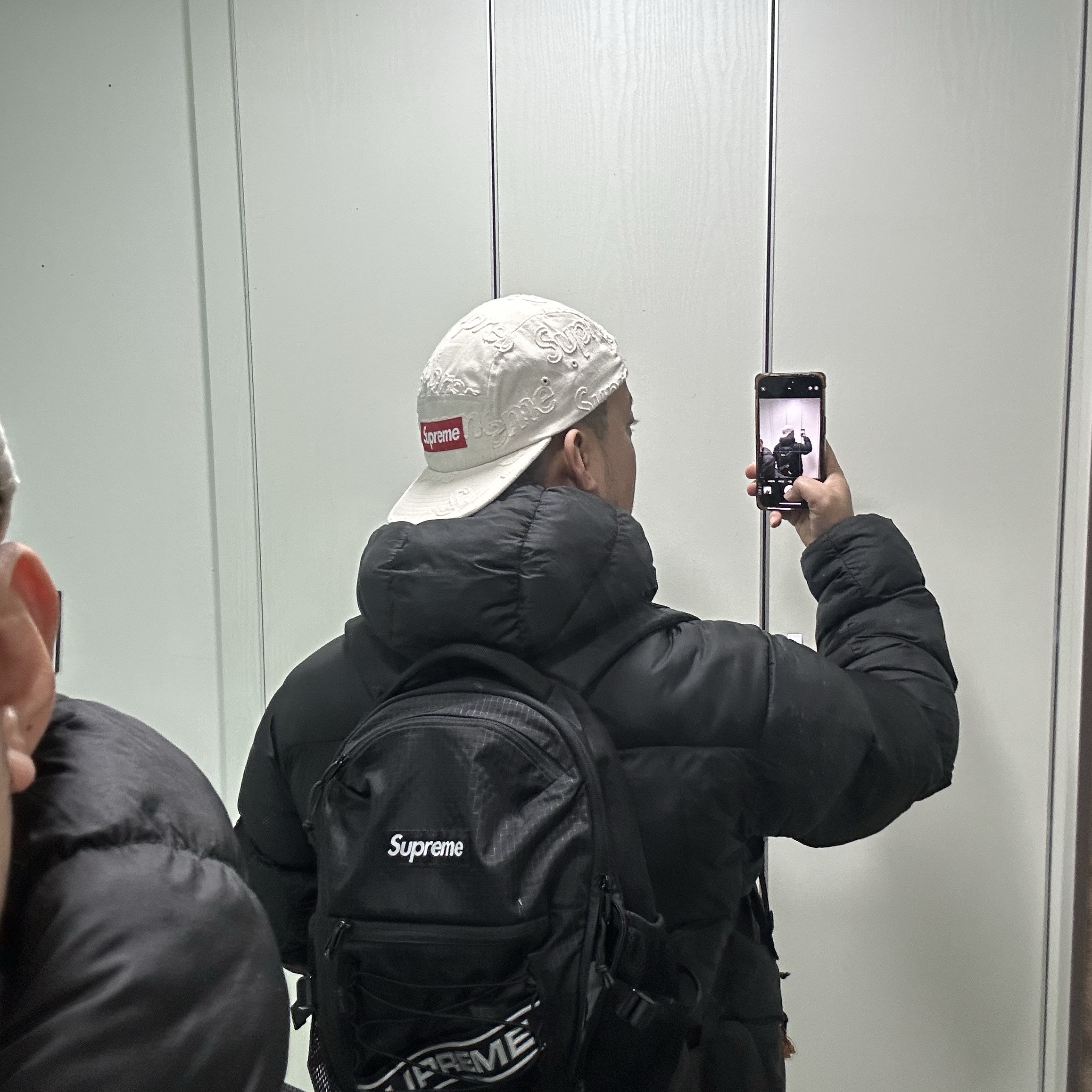 Supreme Lasered Denim Camp Cap White - 24FW, Supreme Backpack Black - 23FW 착용 스타일