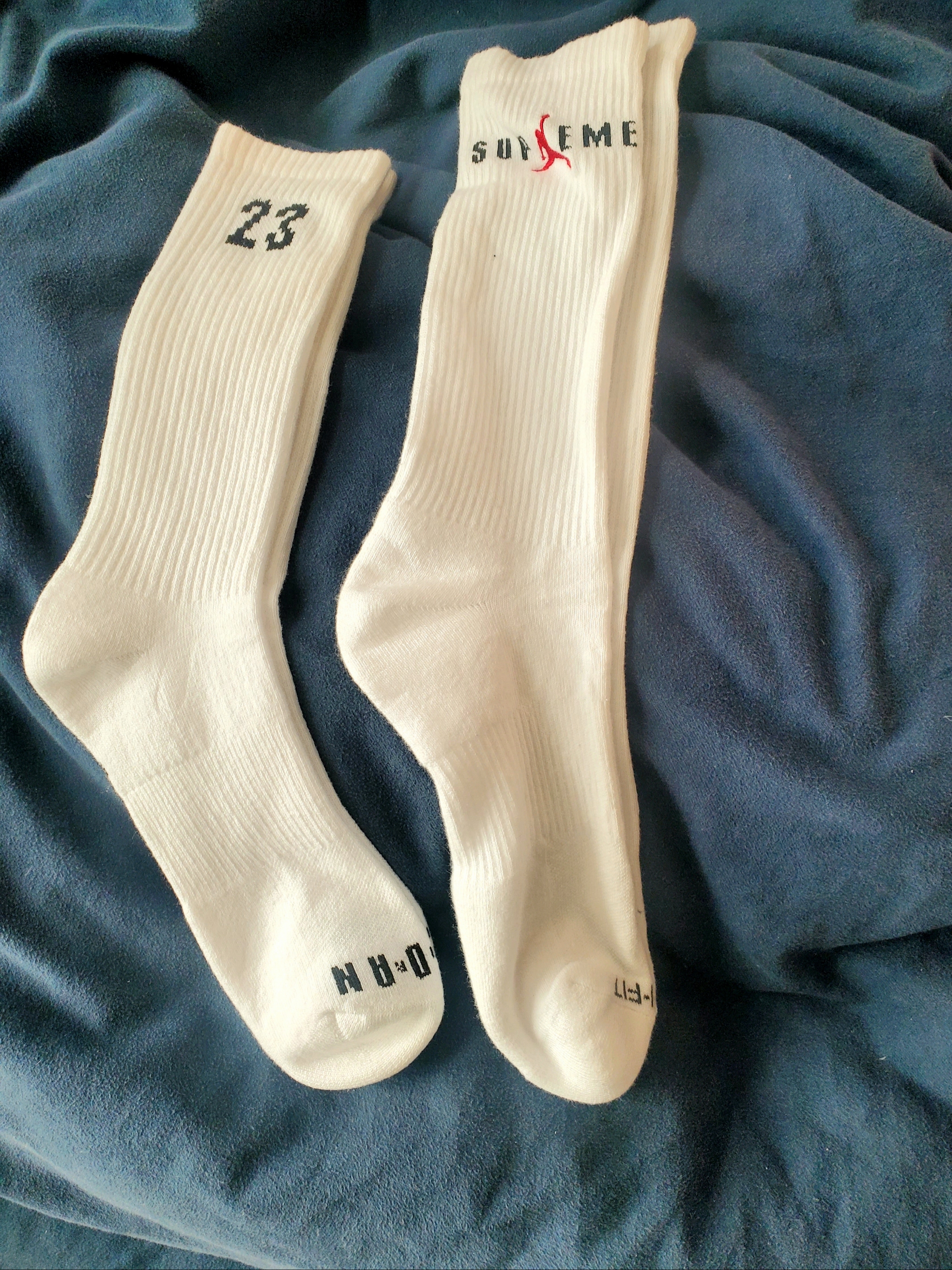 Jordan Essentials Crew Socks White (3 Pack/Korean Ver.), Supreme x Jordan Crew Socks White (2 Pack) - 24FW 착용 스타일