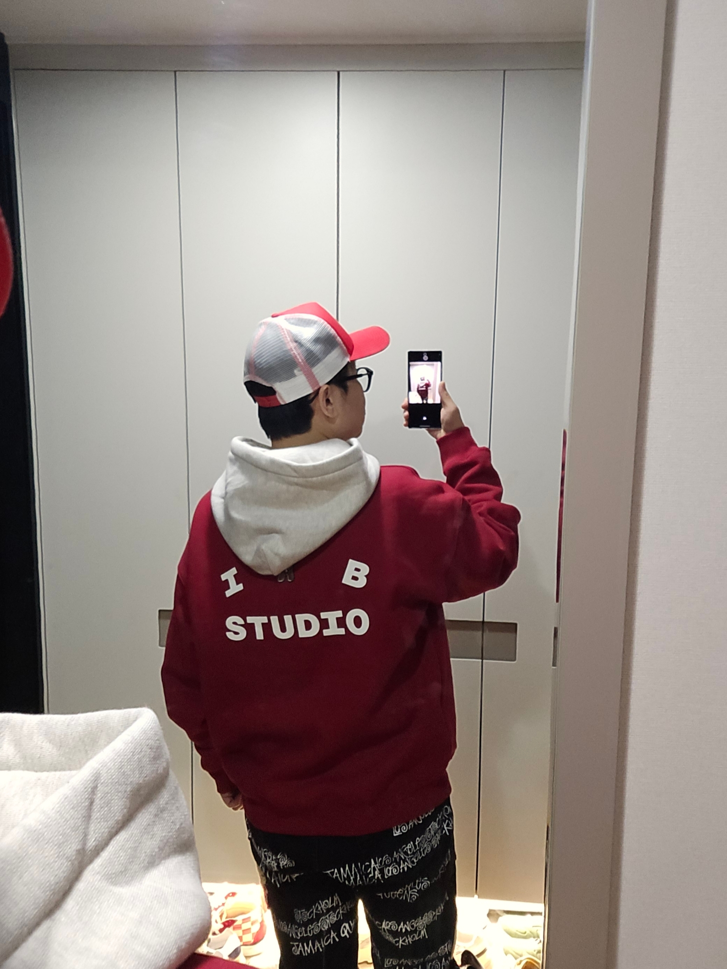 IAB Studio 24 Christmas Hoodie Burgundy Oatmeal, Stussy x Our Legacy x Denim Tears TTL 501 Jean Black 착용 스타일 - 4