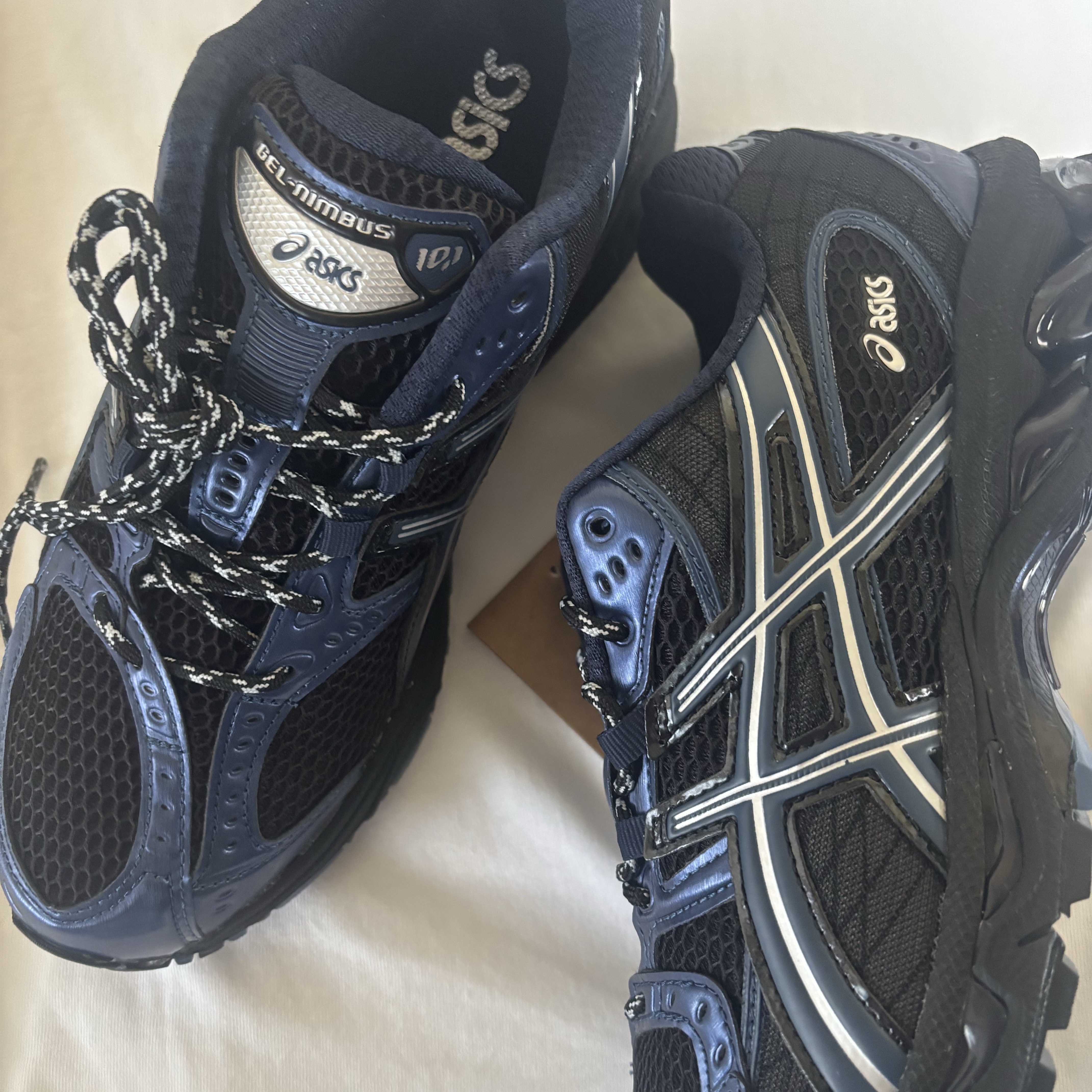 Asics Gel-Nimbus 10.1 Black Grand Shark 착용 스타일