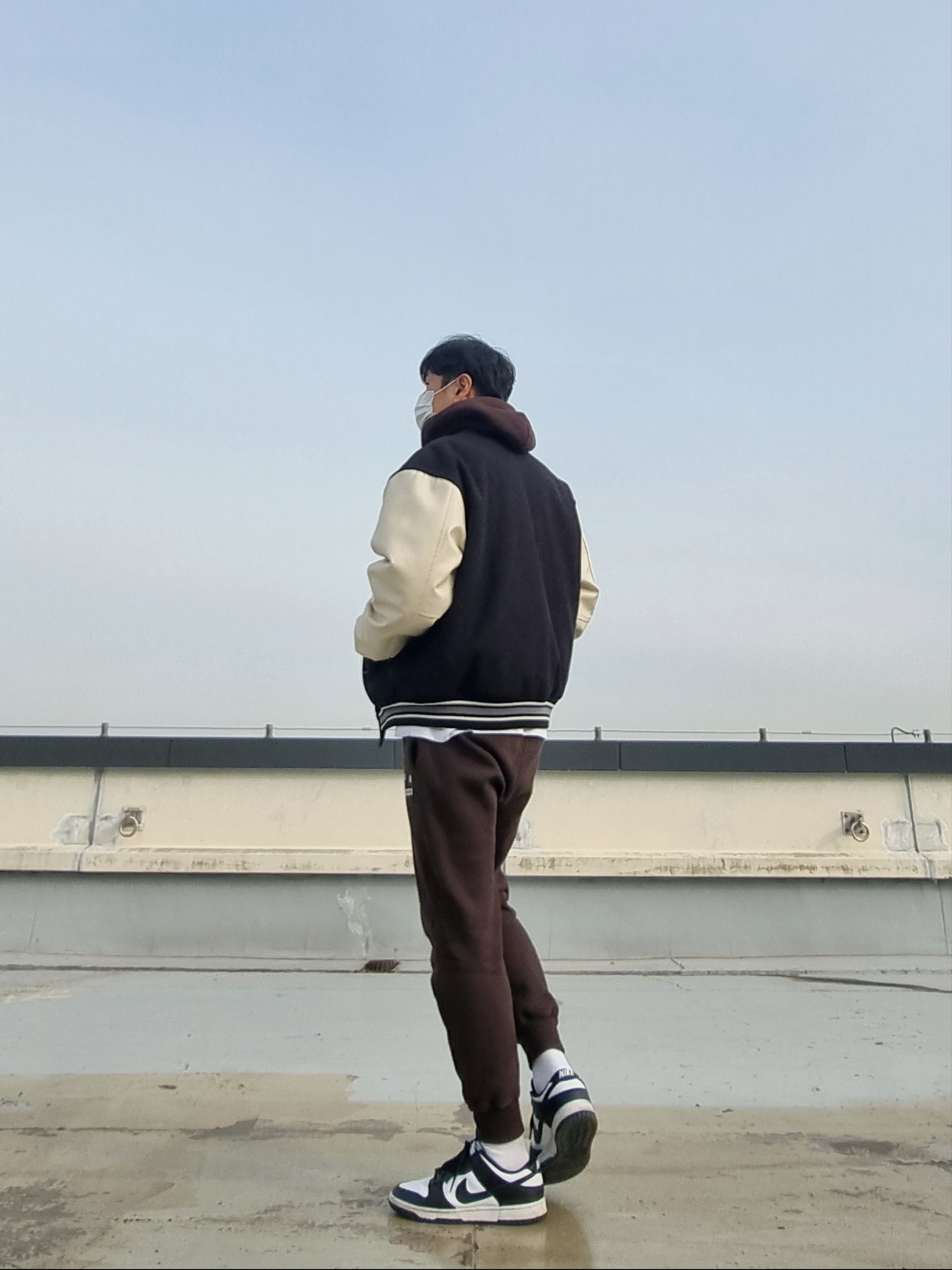 Nike Dunk Low Retro Black, IAB Studio Sweatpants Brown 착용 스타일 - 3