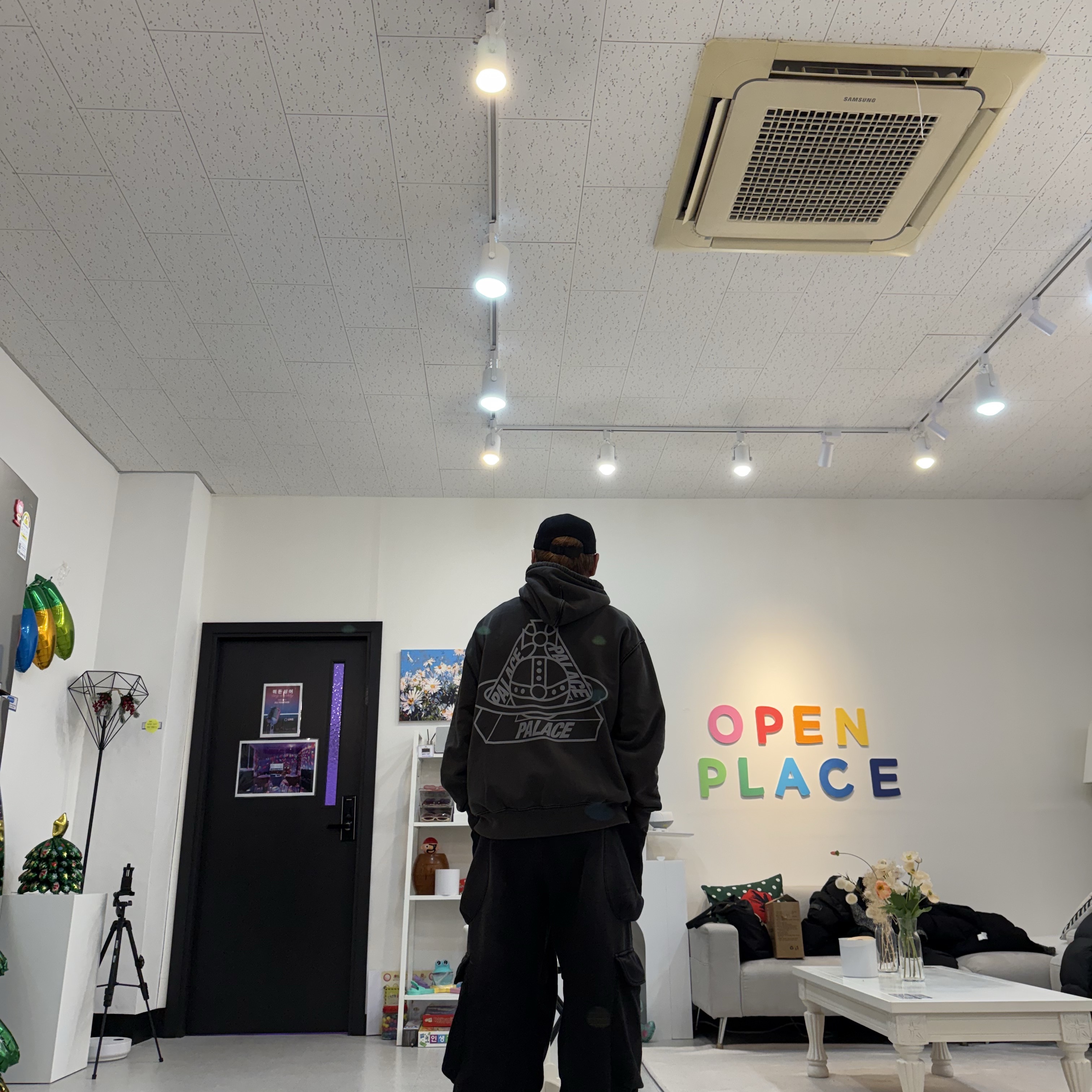 Palace x Vivienne Westwood Hood Black - 24FW 착용 스타일