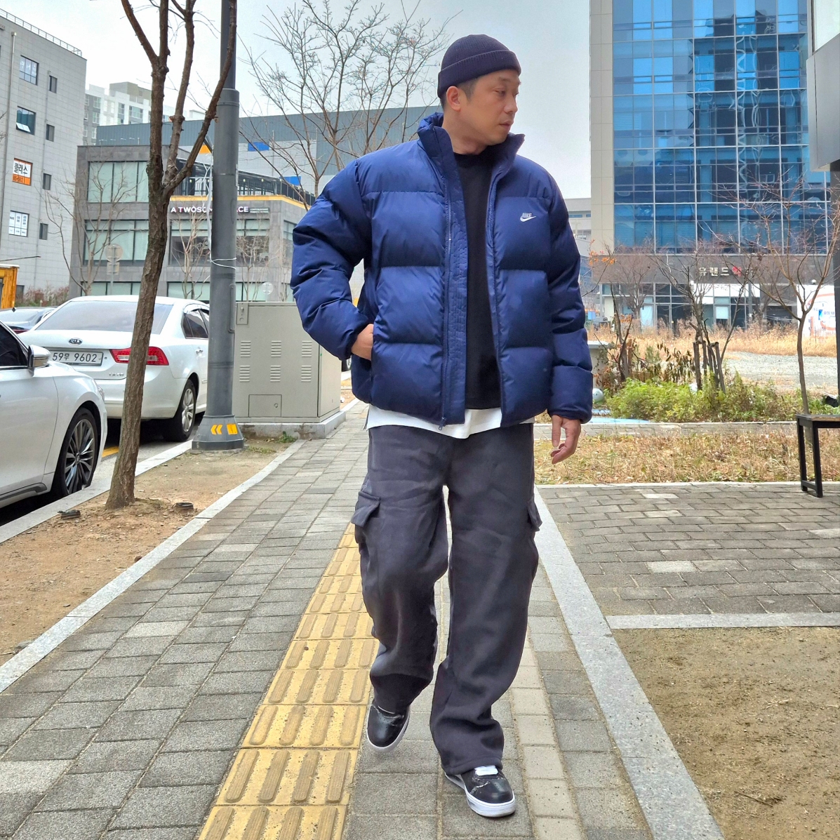 Nike x Peaceminusone Air Force 1 Low Para-Noise 3.0 Black and Multicolor, Nike NSW Puffer Jacket Midnight Navy - US/EU 착용 스타일