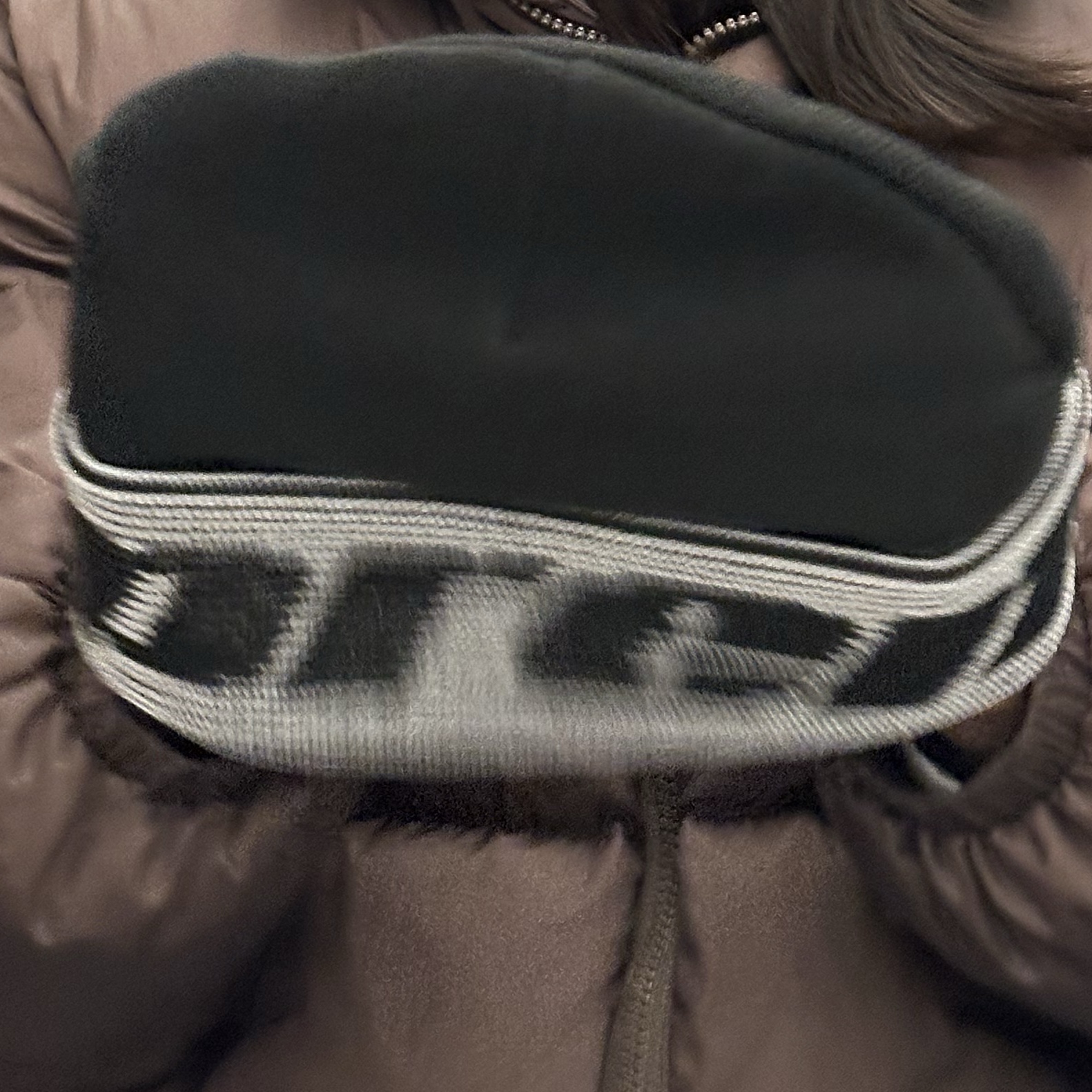 Supreme Reflective Jacquard Beanie Black - 24FW 착용 스타일