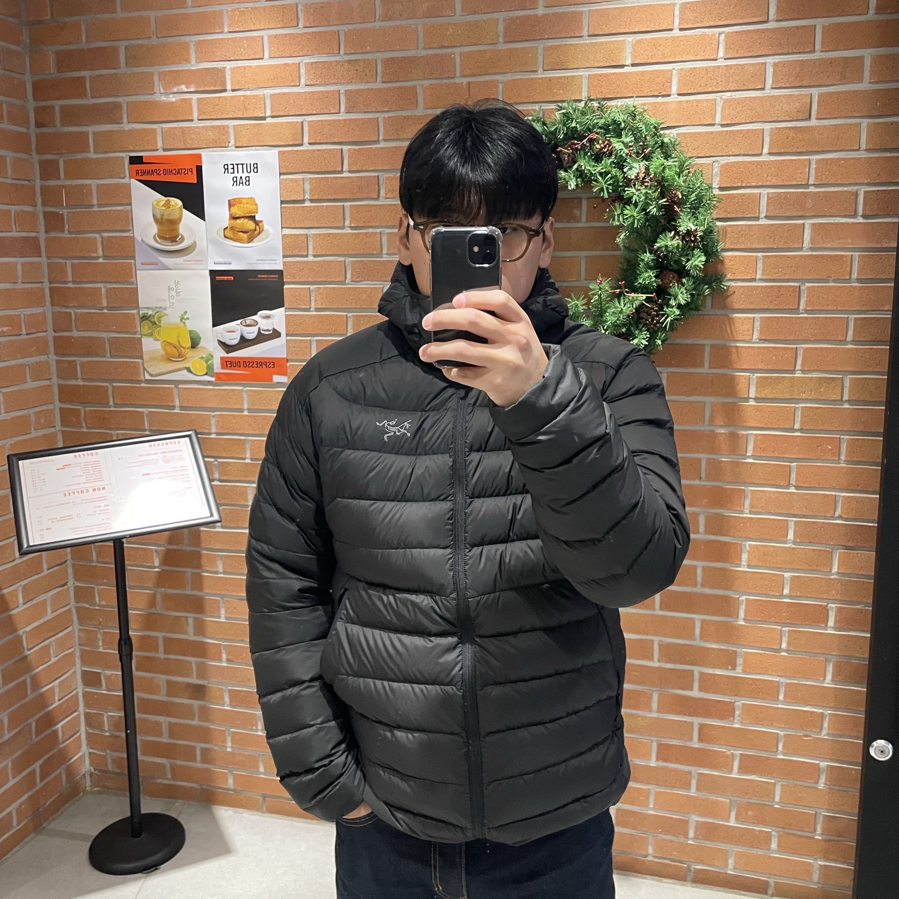 Arc'teryx Cerium Hoody Black 착용 스타일