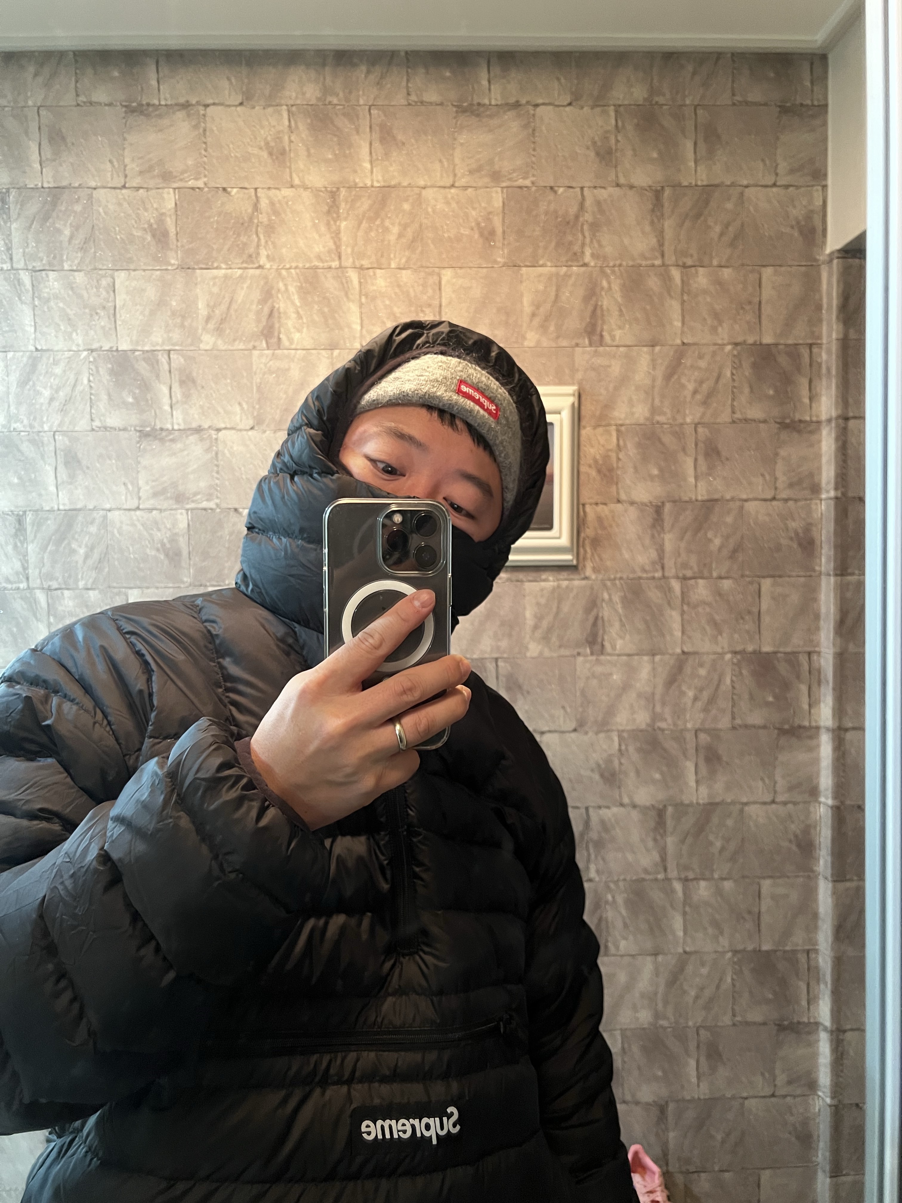 Supreme Micro Down Half Zip Hooded Pullover Black - 24FW, Supreme Mohair Beanie Heather Grey - 24FW 착용 스타일