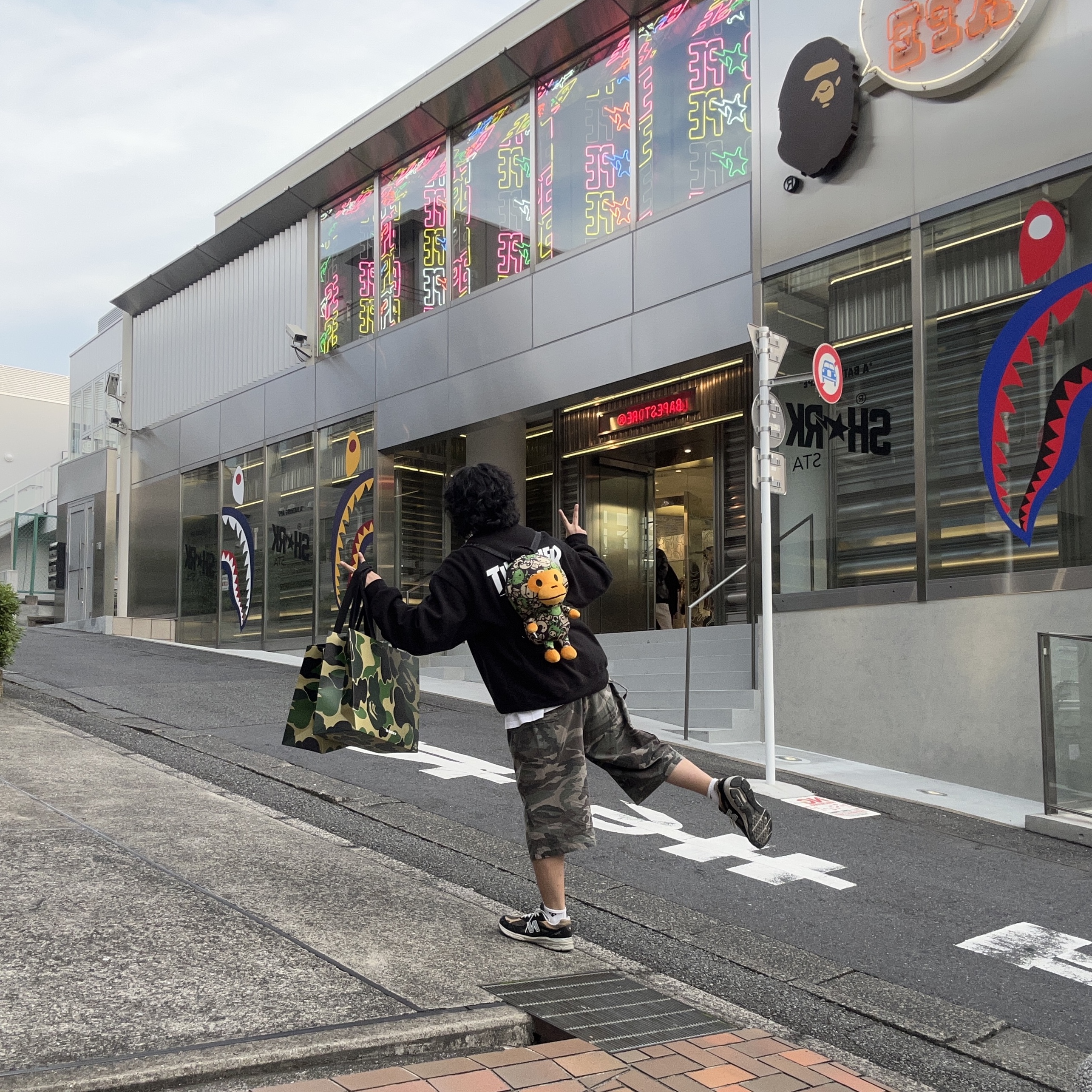 Supreme x Thrasher Crewneck Black - 24FW, Timberland Premium 6 inch Waterproof Boot Wheat Nubuck - Wide 착용 스타일 - 2