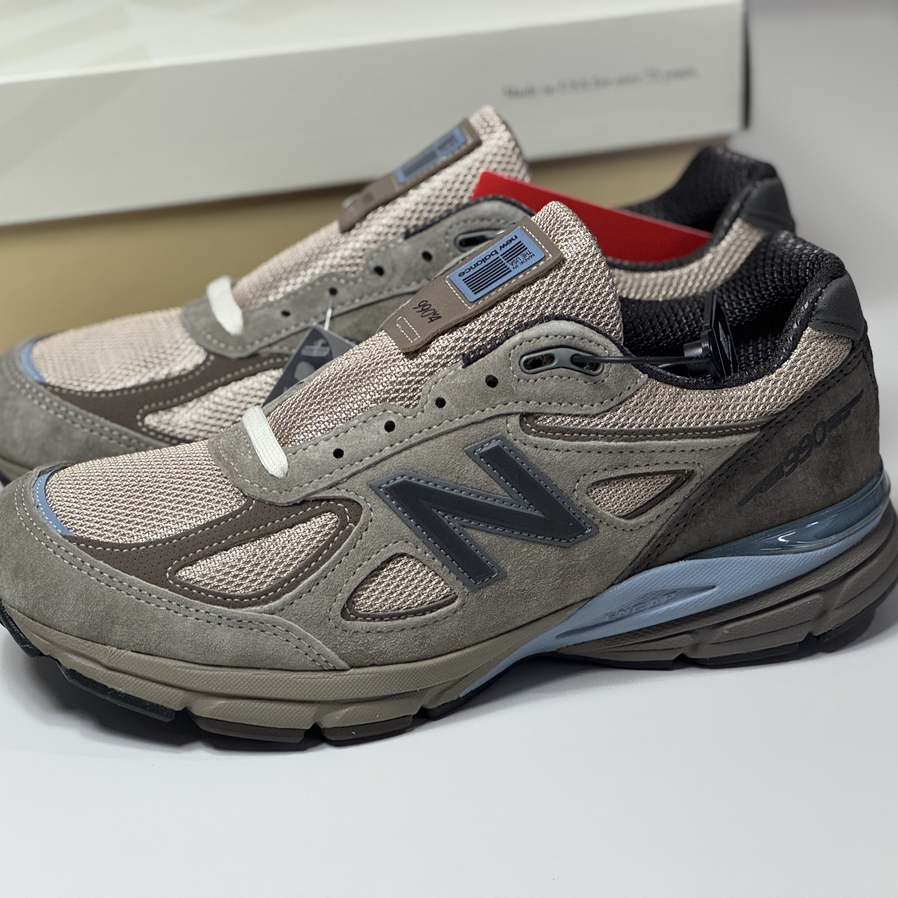 New Balance x Auralee 990v4 Made in USA London Fog 착용 스타일