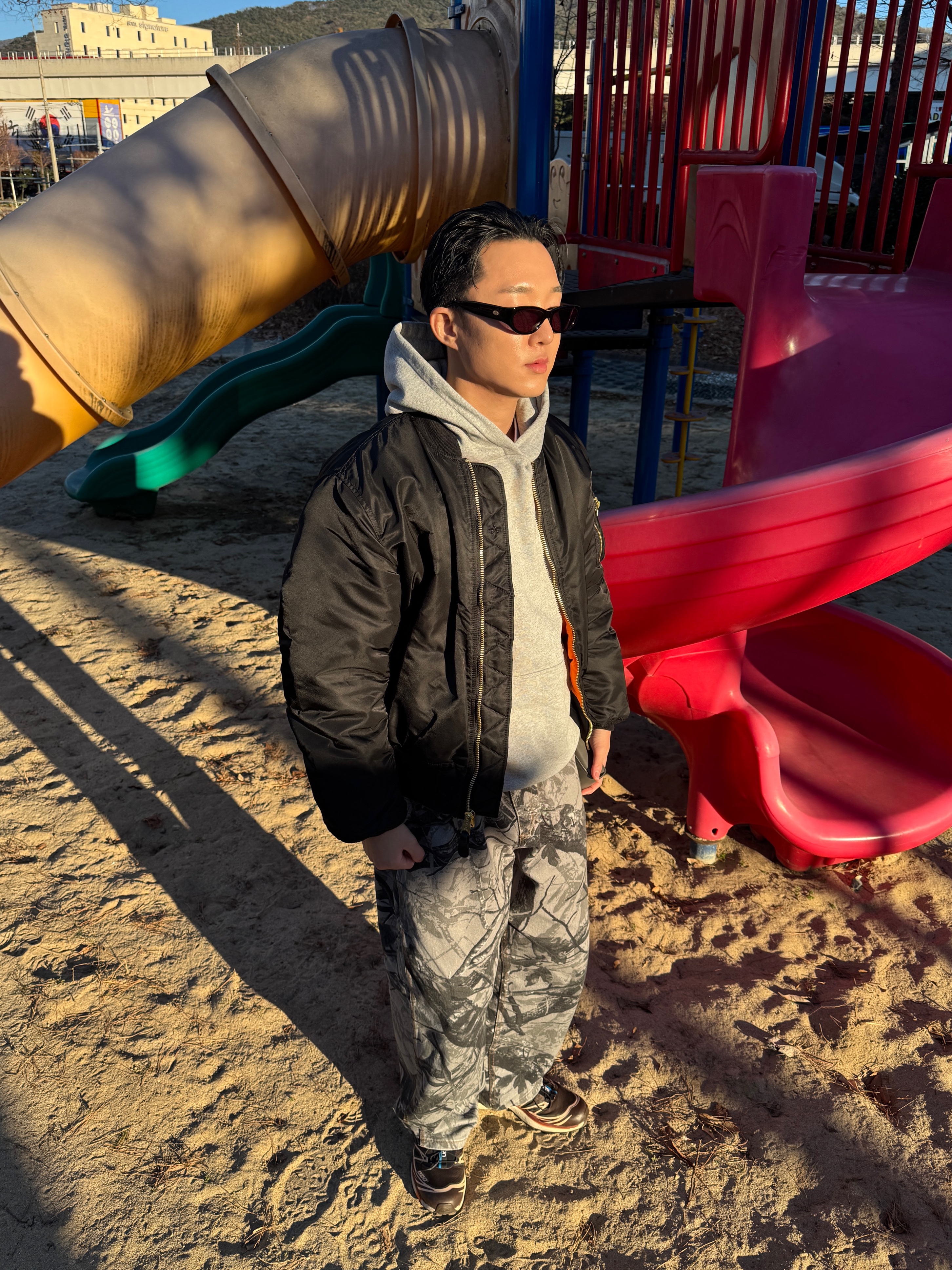 ALPHA INDUSTRIES MA-1 Flight Jacket Black, Salomon XT-6 Delicioso Chocolate Fondant 착용 스타일 - 1