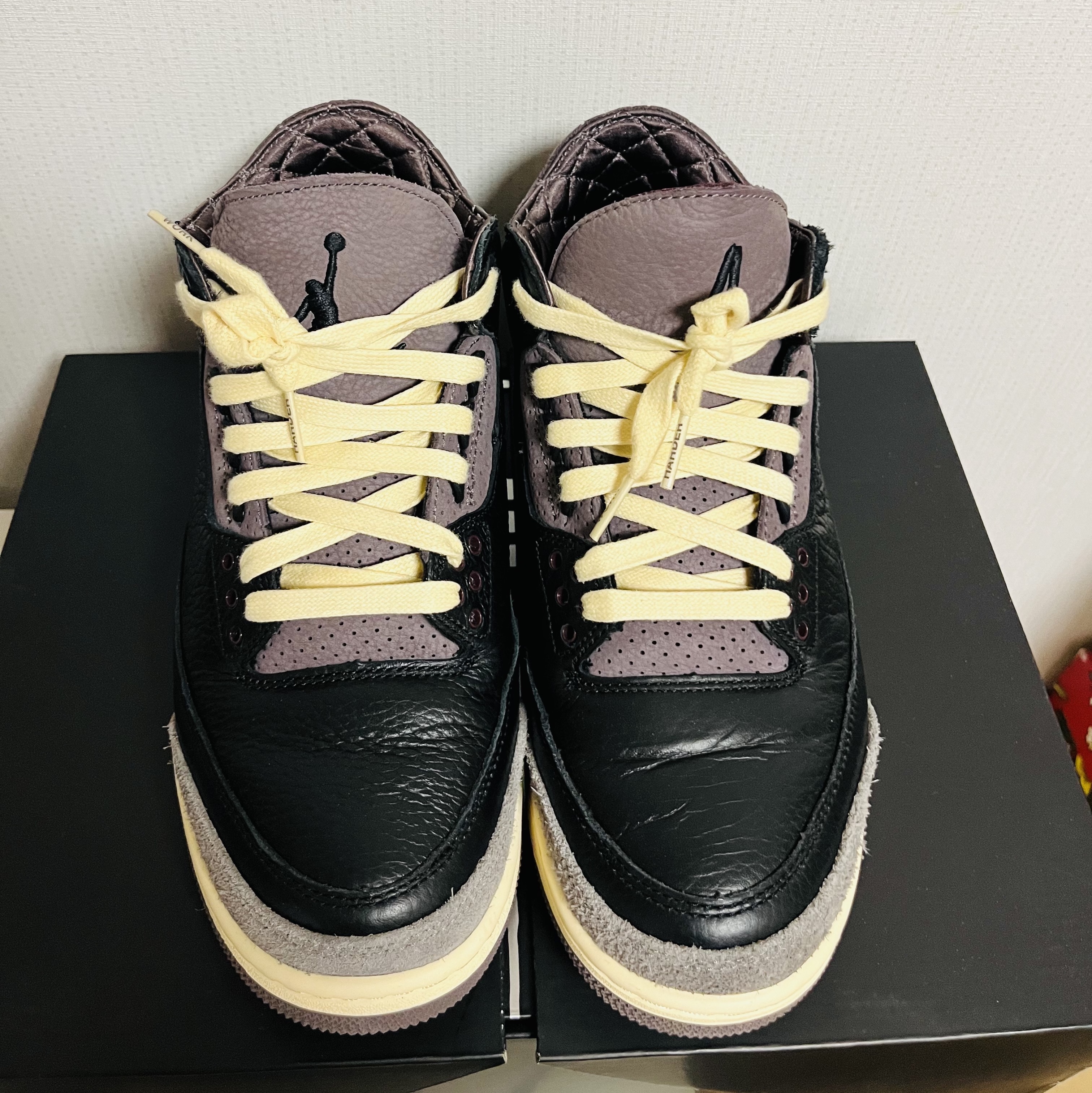 (W) Jordan 3 x A Ma Maniere Retro OG SP Black and Flat Pewter 착용 스타일 - 2