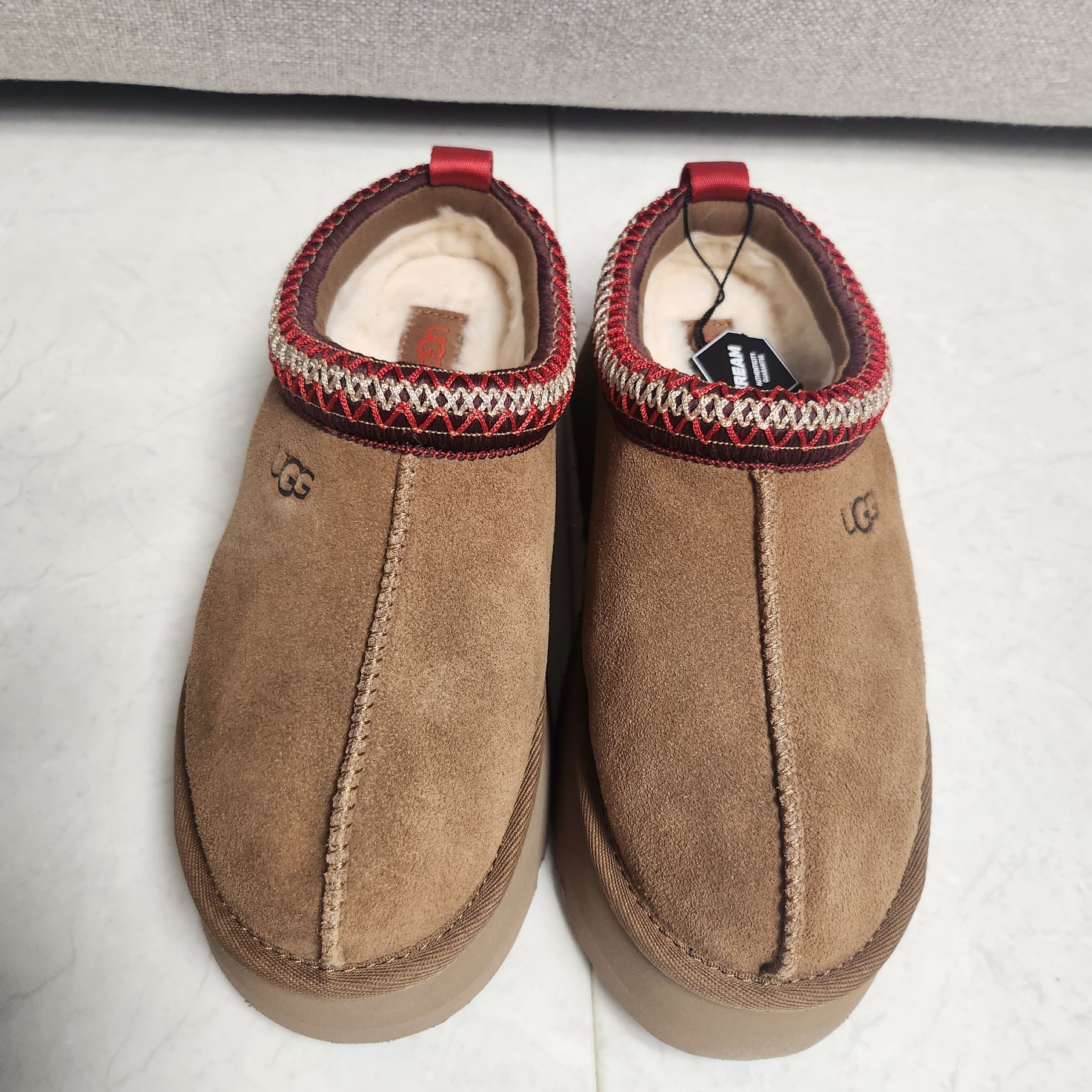 (W) UGG Tazz Slipper Chestnut 착용 스타일