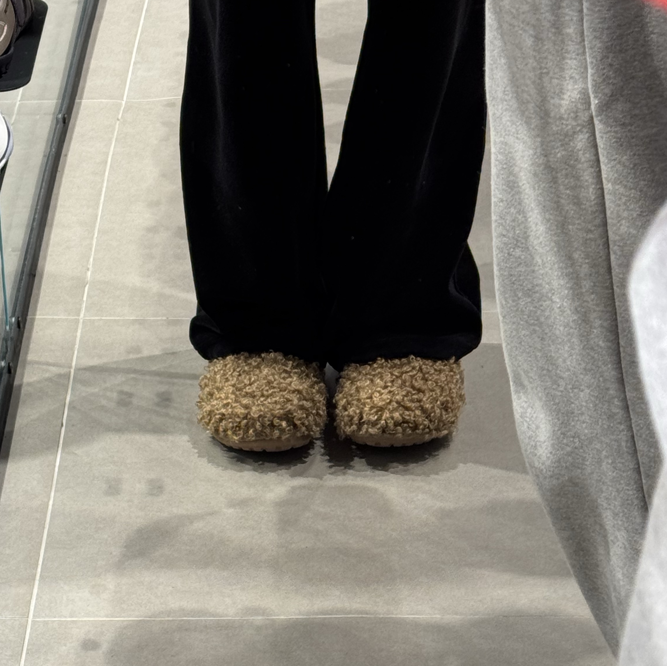 Crocs Classic Faux Doodle Fur Clog Sepia 착용 스타일