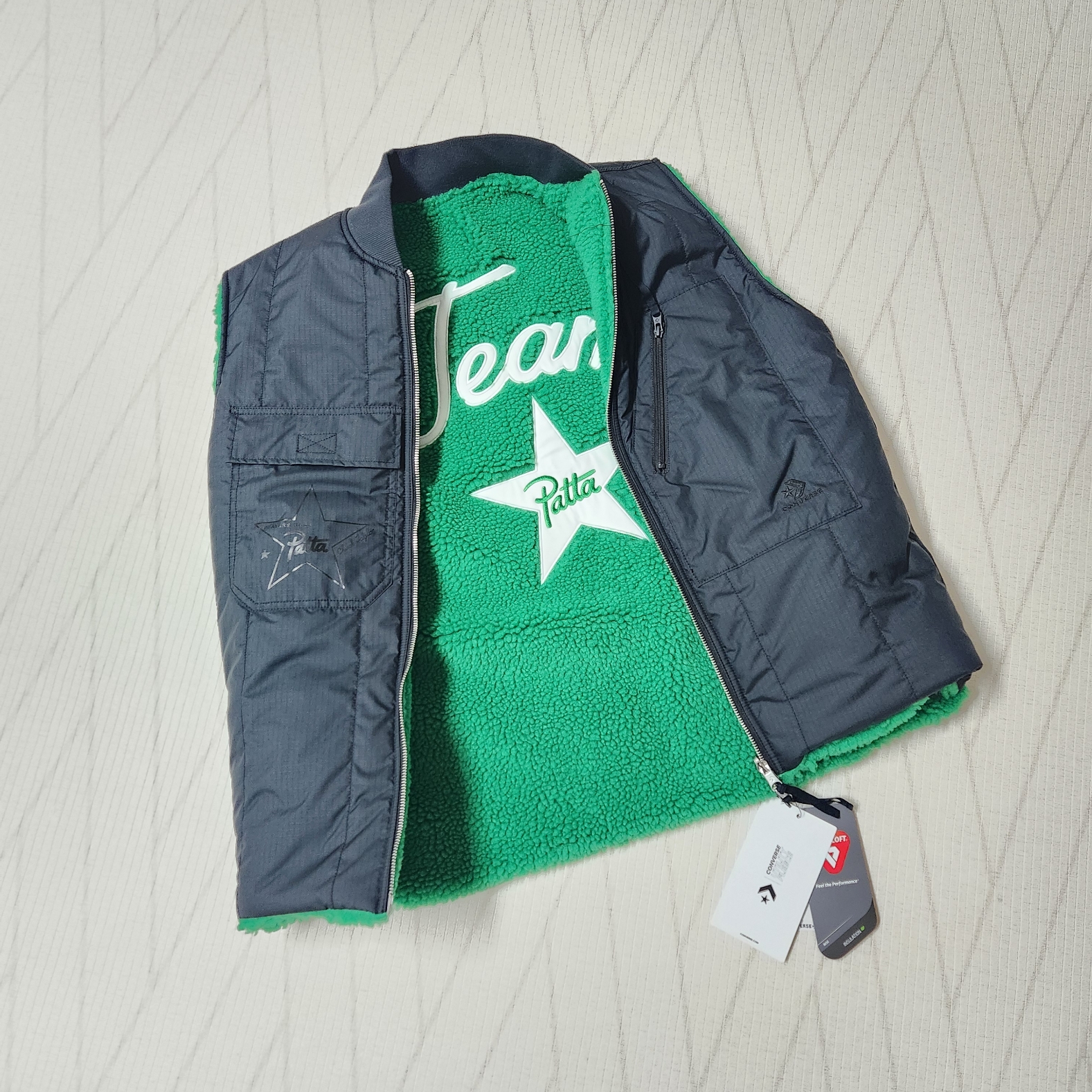 Converse x Patta Reversible Vest Jolly Green 착용 스타일 - 2