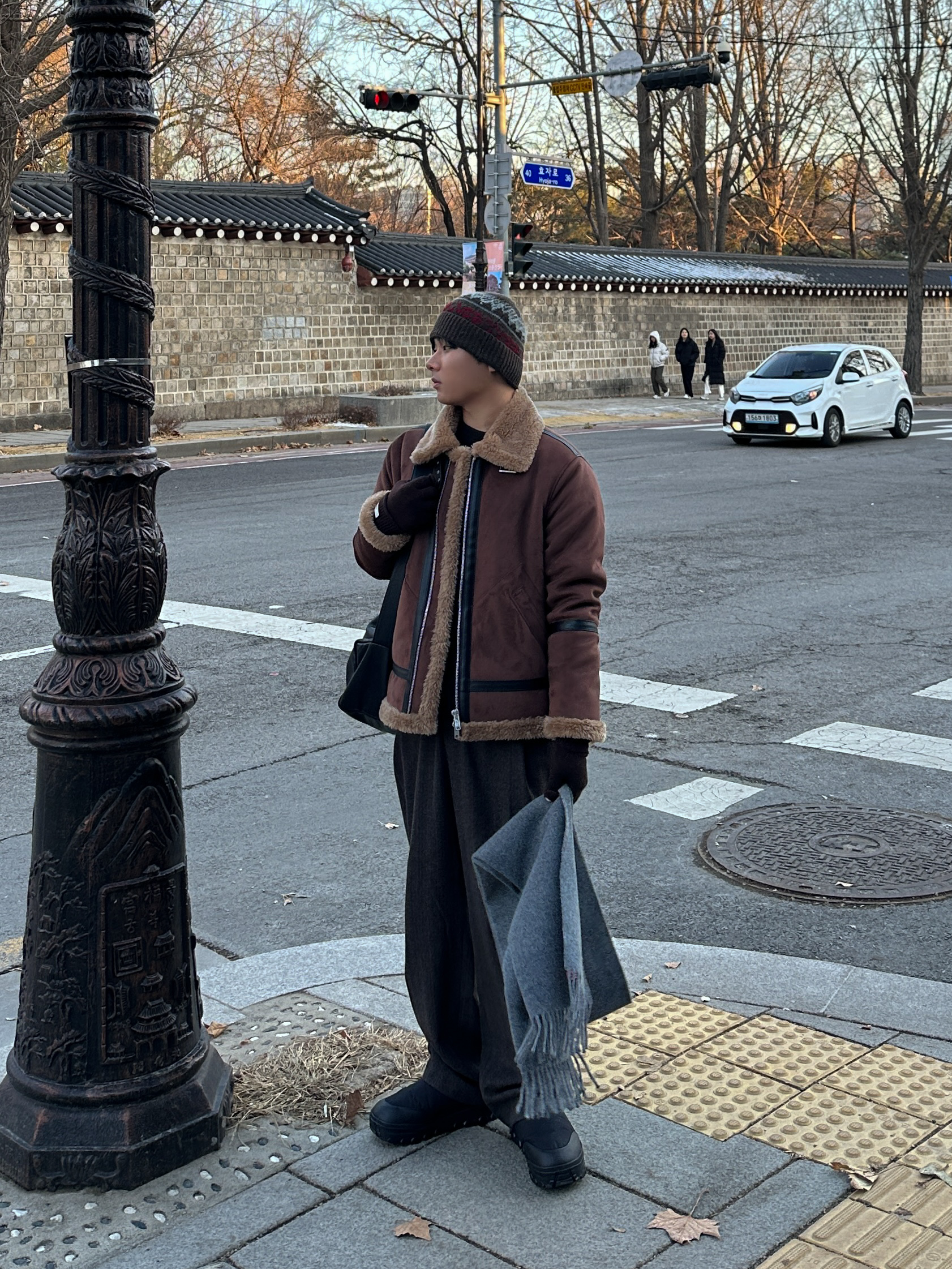 Acne Studios Narrow Wool Fringe Muffler Grey Melange, Amomento Vibram Mary Jane Black - 24FW 착용 스타일 - 4