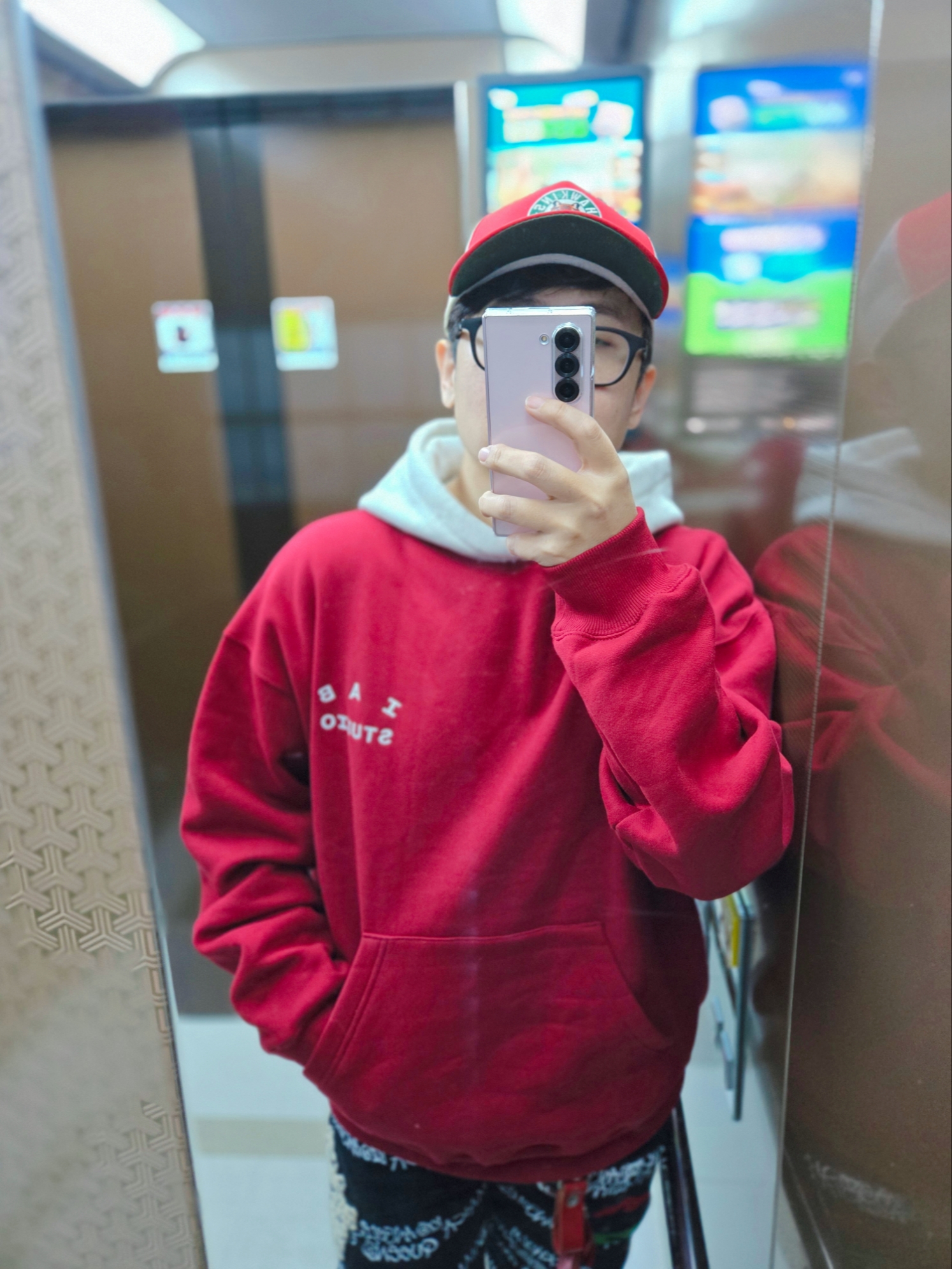 IAB Studio 24 Christmas Hoodie Burgundy Oatmeal, Stussy x Our Legacy x Denim Tears TTL 501 Jean Black 착용 스타일 - 2