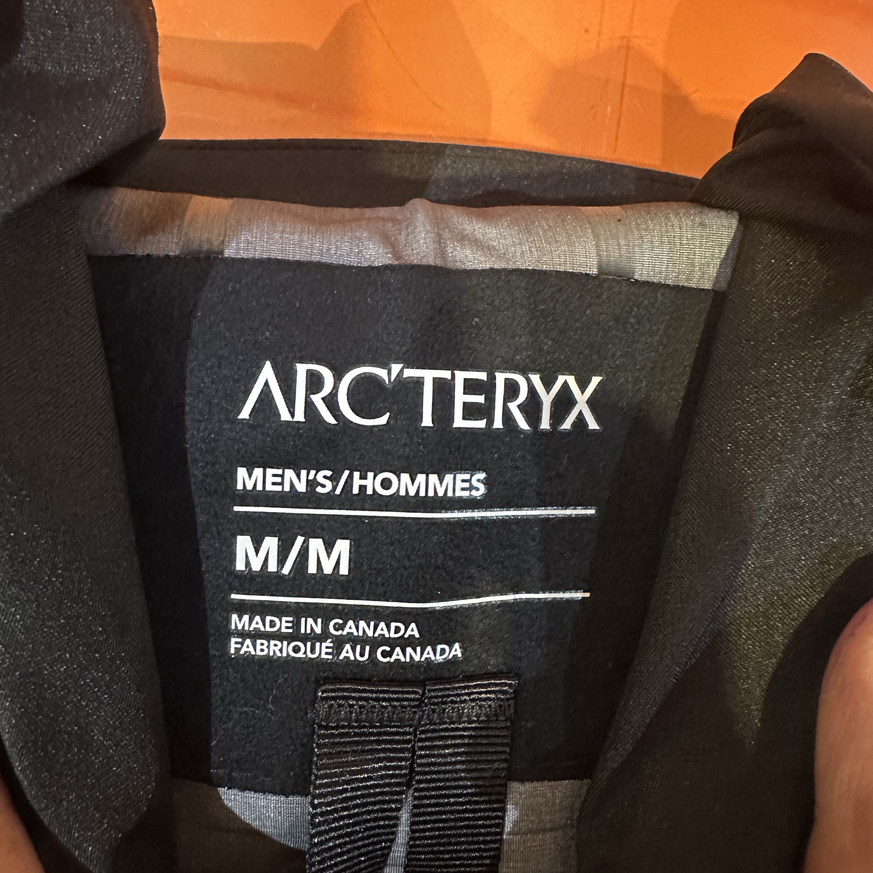 Arc'teryx Alpha SV Jacket Black 착용 스타일 - 1