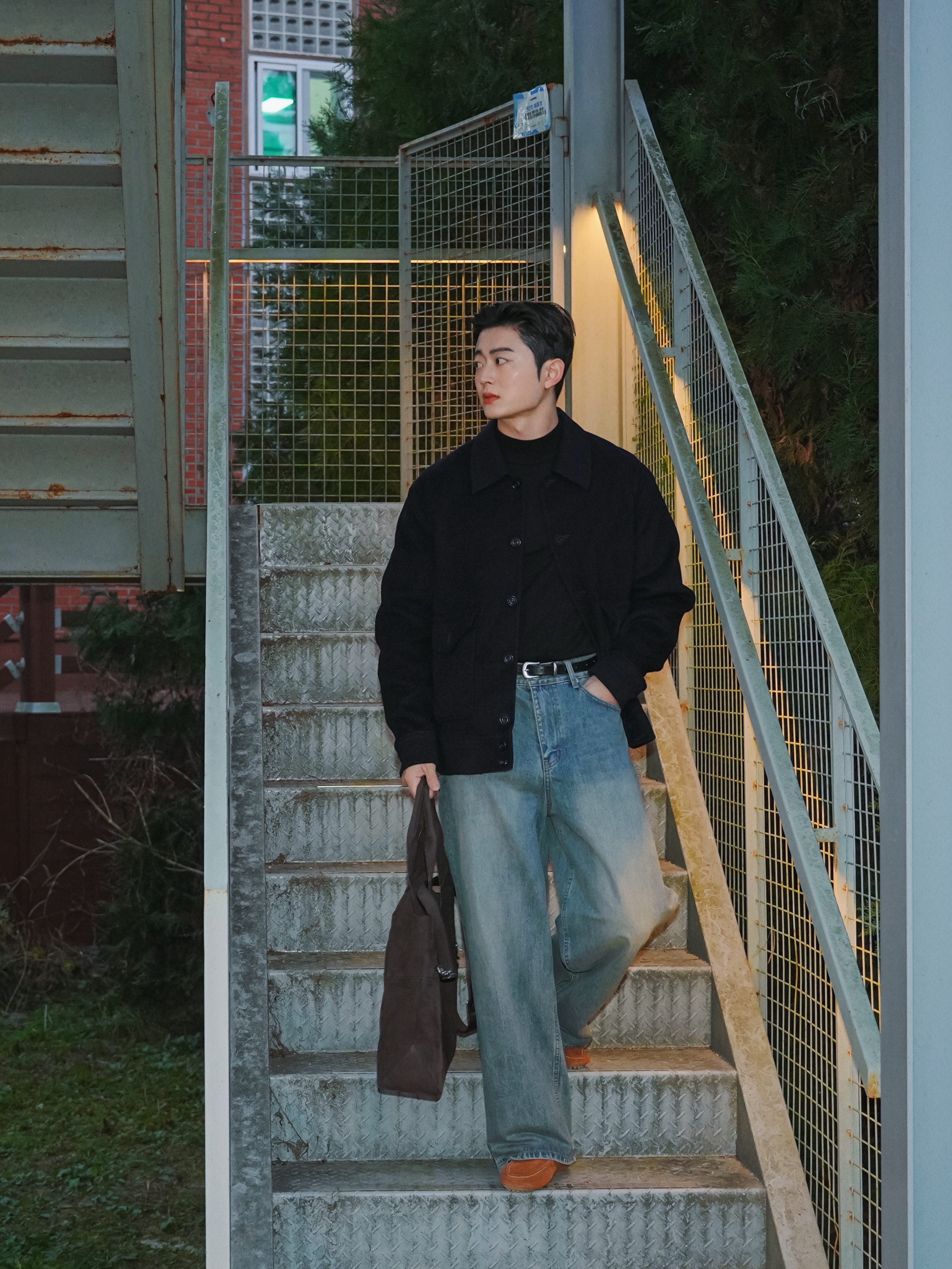 DIVEIN Loosed Wide Denim Pants Washed Blue 착용 스타일 - 2