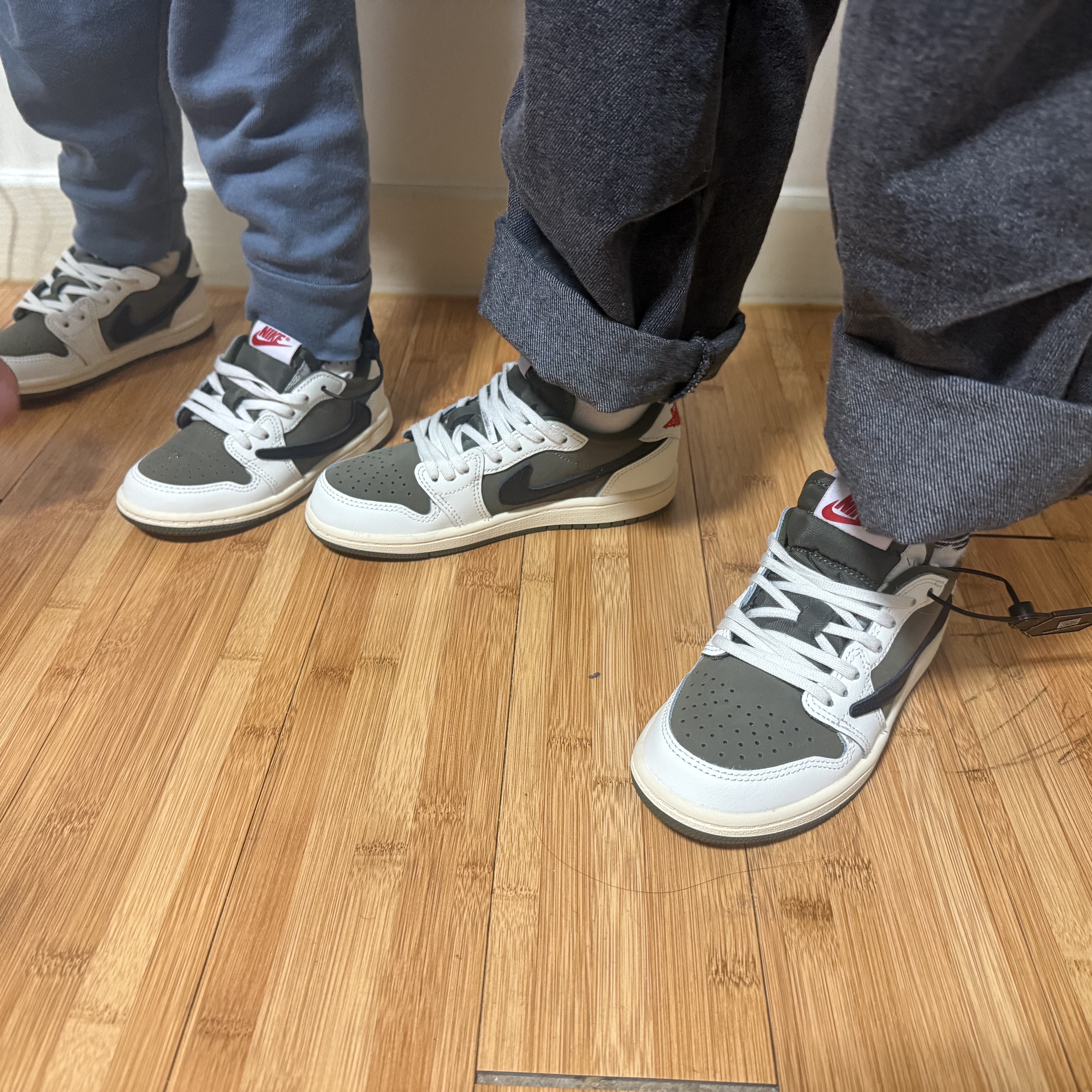 Jordan 1 x Travis Scott Retro Low OG SP Reverse Olive 착용 스타일