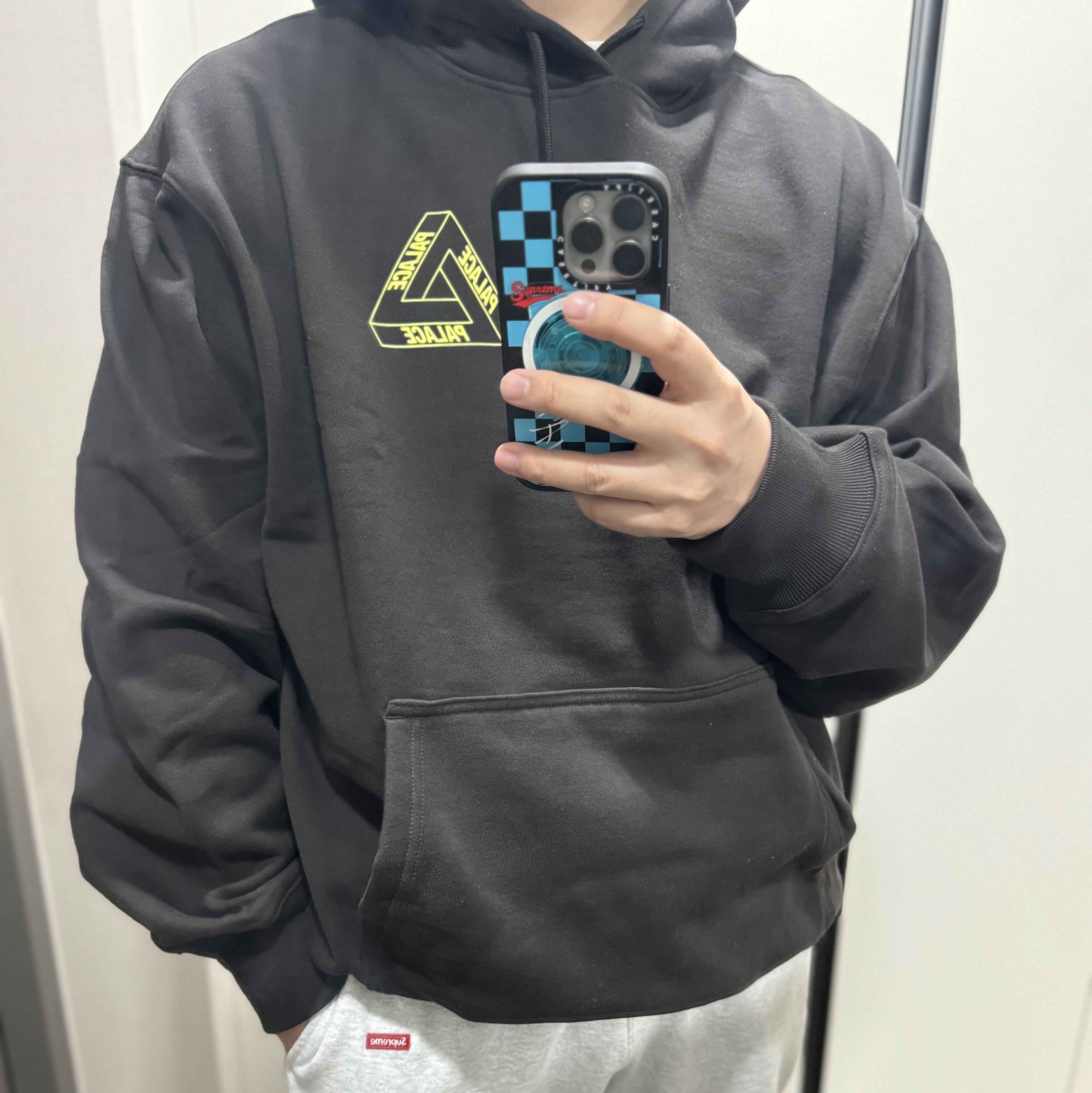 Palace Glow Tri-Ferg Hood Black - 24FW, Supreme Small Box Sweatpant Ash Grey - 24FW 착용 스타일