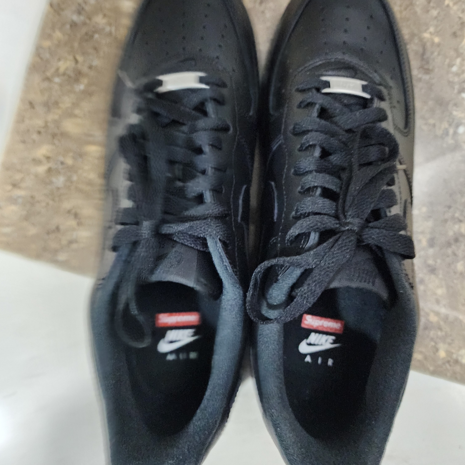Nike x Supreme Air Force 1 Low Black 착용 스타일