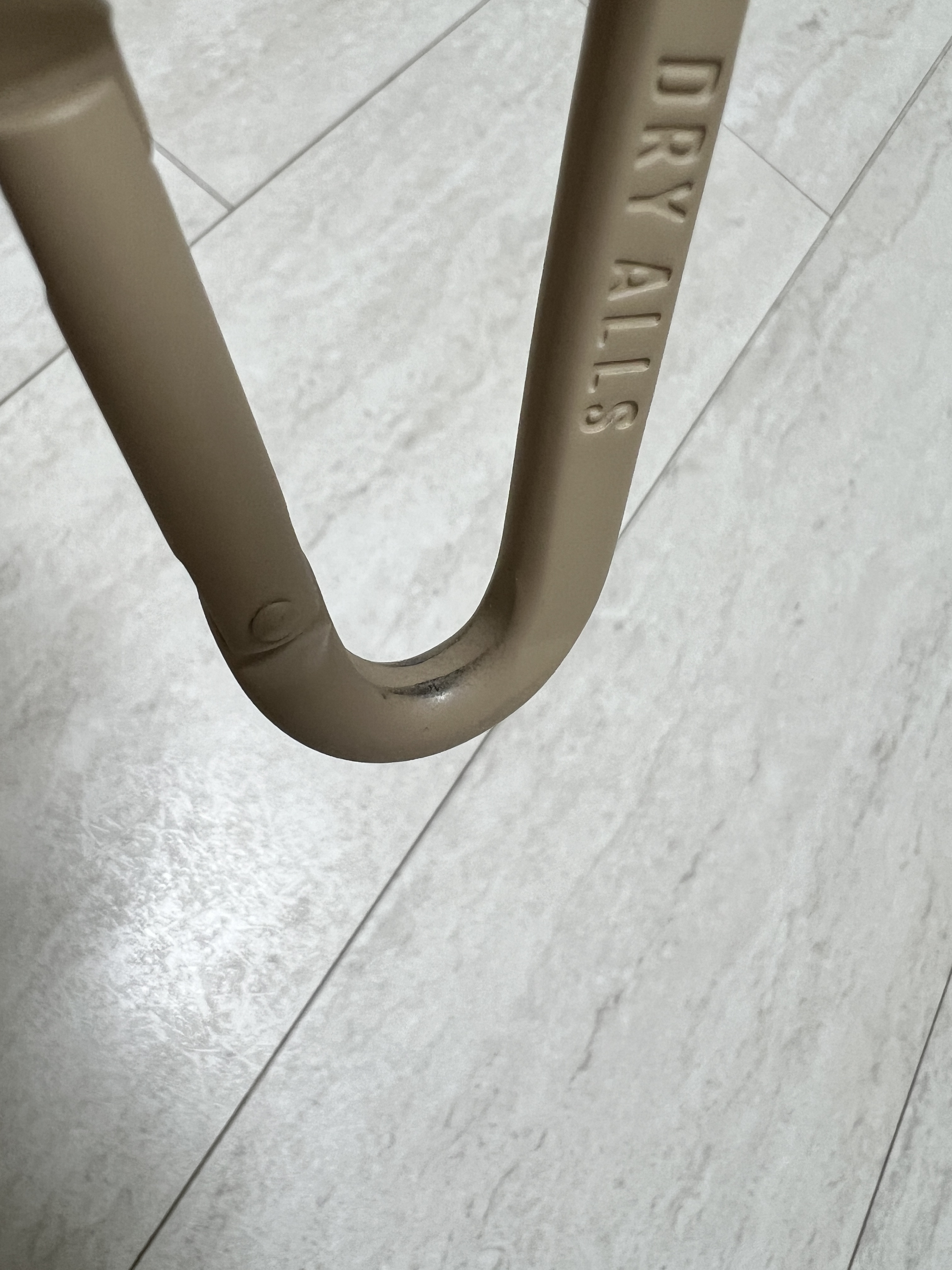 Human Made Carabiner 70mm Beige 착용 스타일 - 2