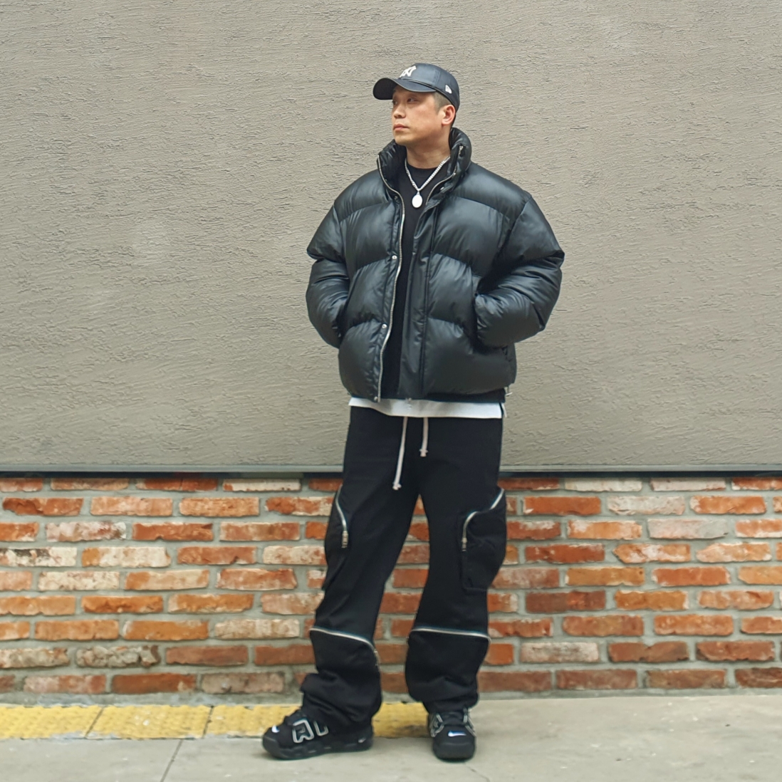 Nike x Ambush Air More Uptempo Low Black and White 착용 스타일 - 2