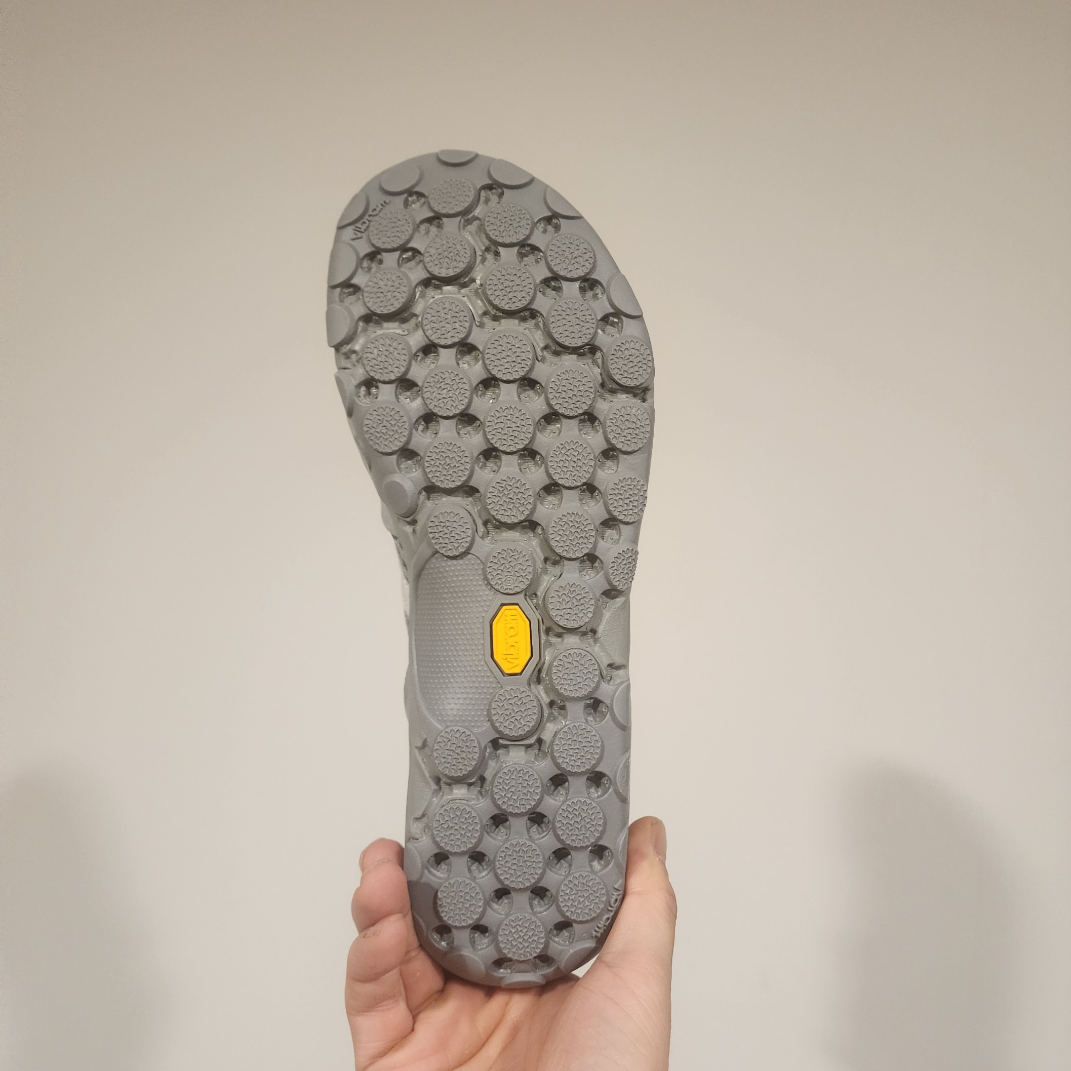 New Balance Minimus MT10O Slate Grey Silver Metallic 착용 스타일 - 4