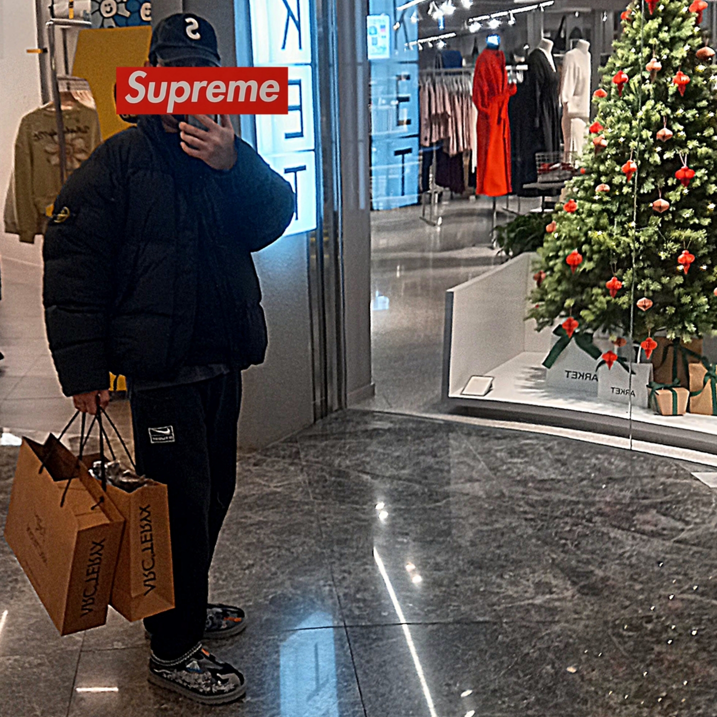 Supreme Pigment S Logo 6-Panel Black - 24FW, Nike x Stussy NRG Washed Fleece Crewneck Black (DO5310-010) 착용 스타일 - 2