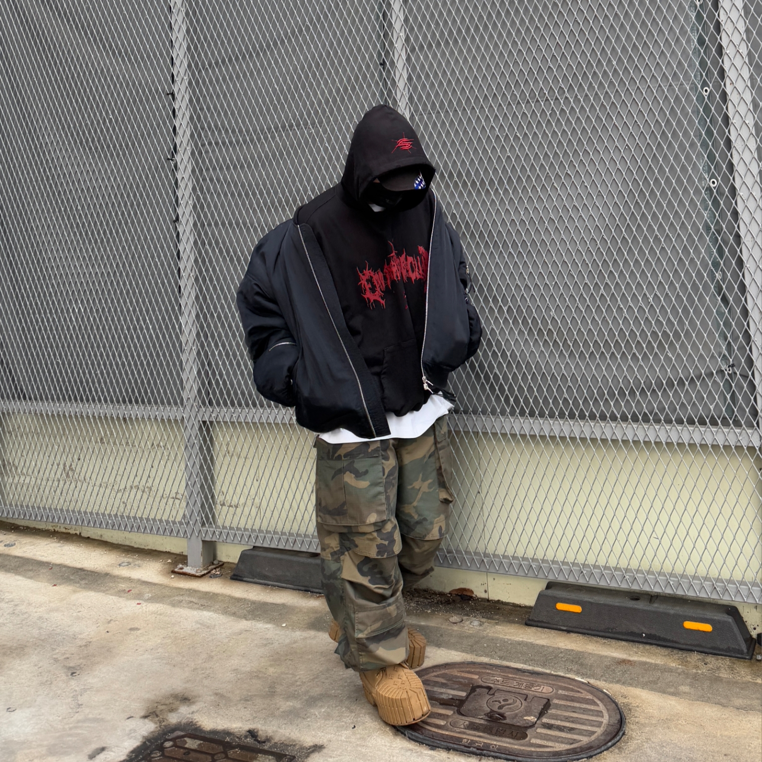 Project G/R Washed Cargo Pants Camo, Undermycar x Emostanceclub Deremo Double Logo Oversized Hoodie Toreador - 23FW 착용 스타일