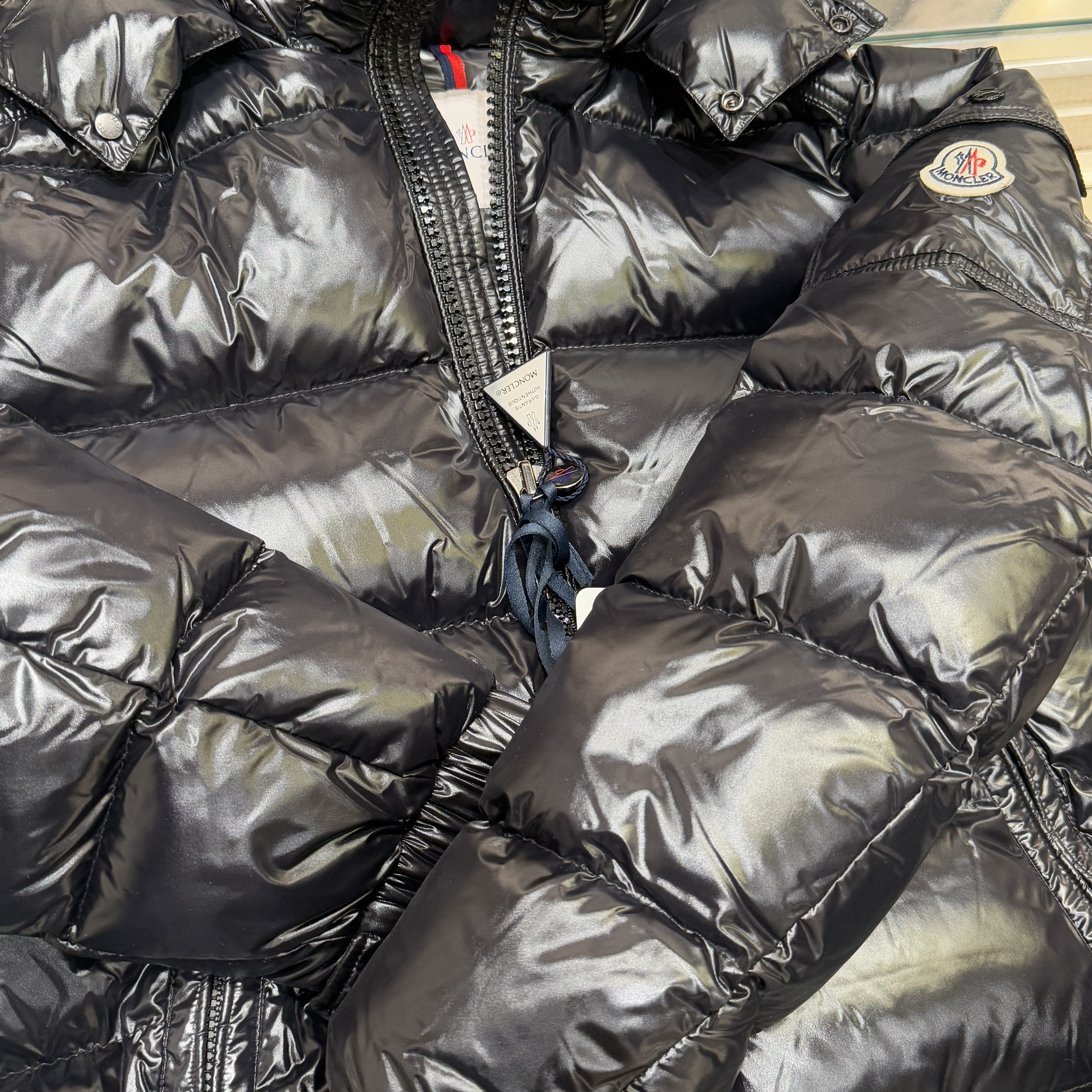 Moncler Maya Short Down Jacket Black - 24FW 착용 스타일