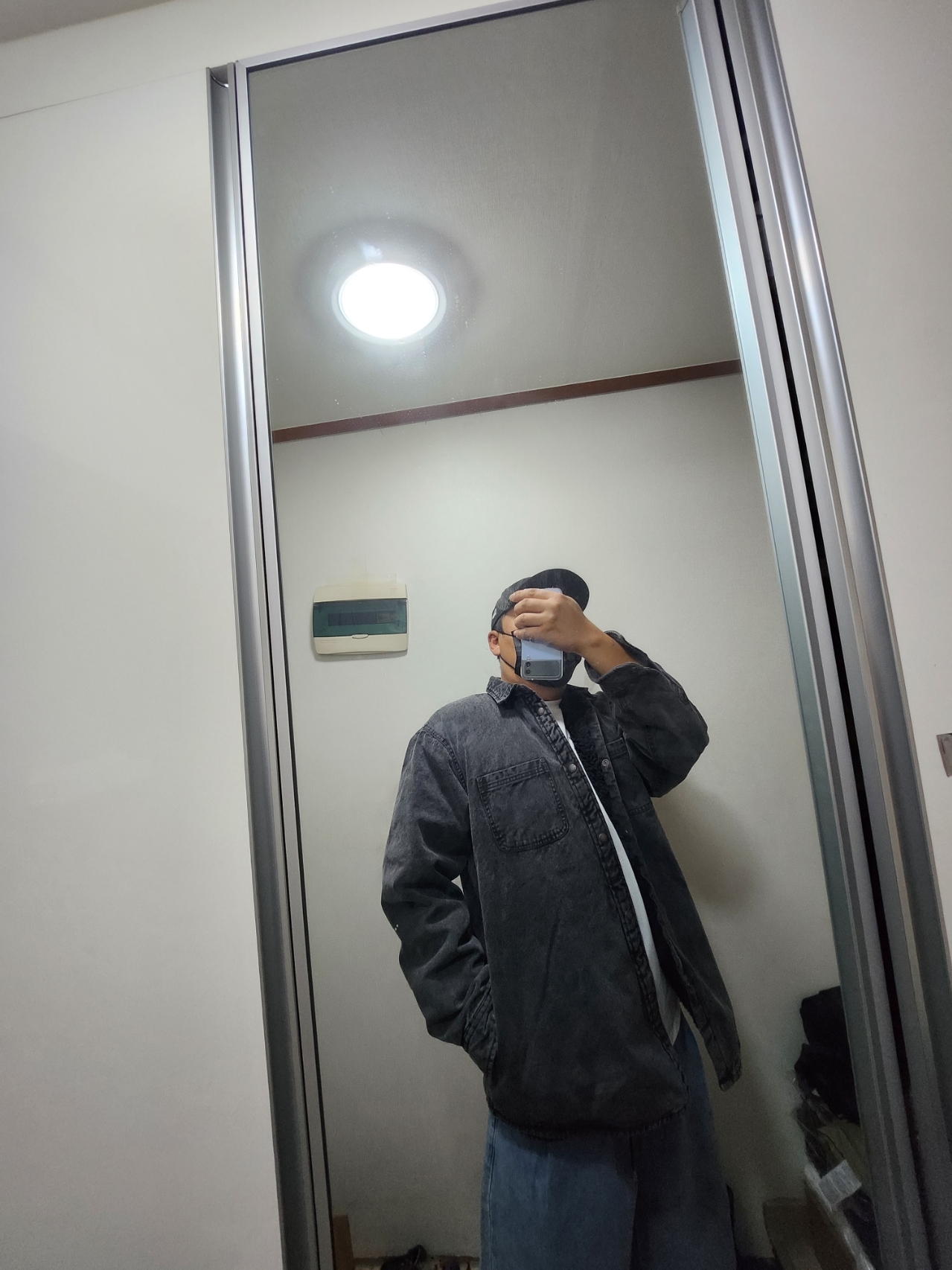 Supreme Faux Shearling Lined Work Shirt Black Denim - 24FW, Supreme Box Logo Hooded Sweatshirt Black - 24FW 착용 스타일 - 3