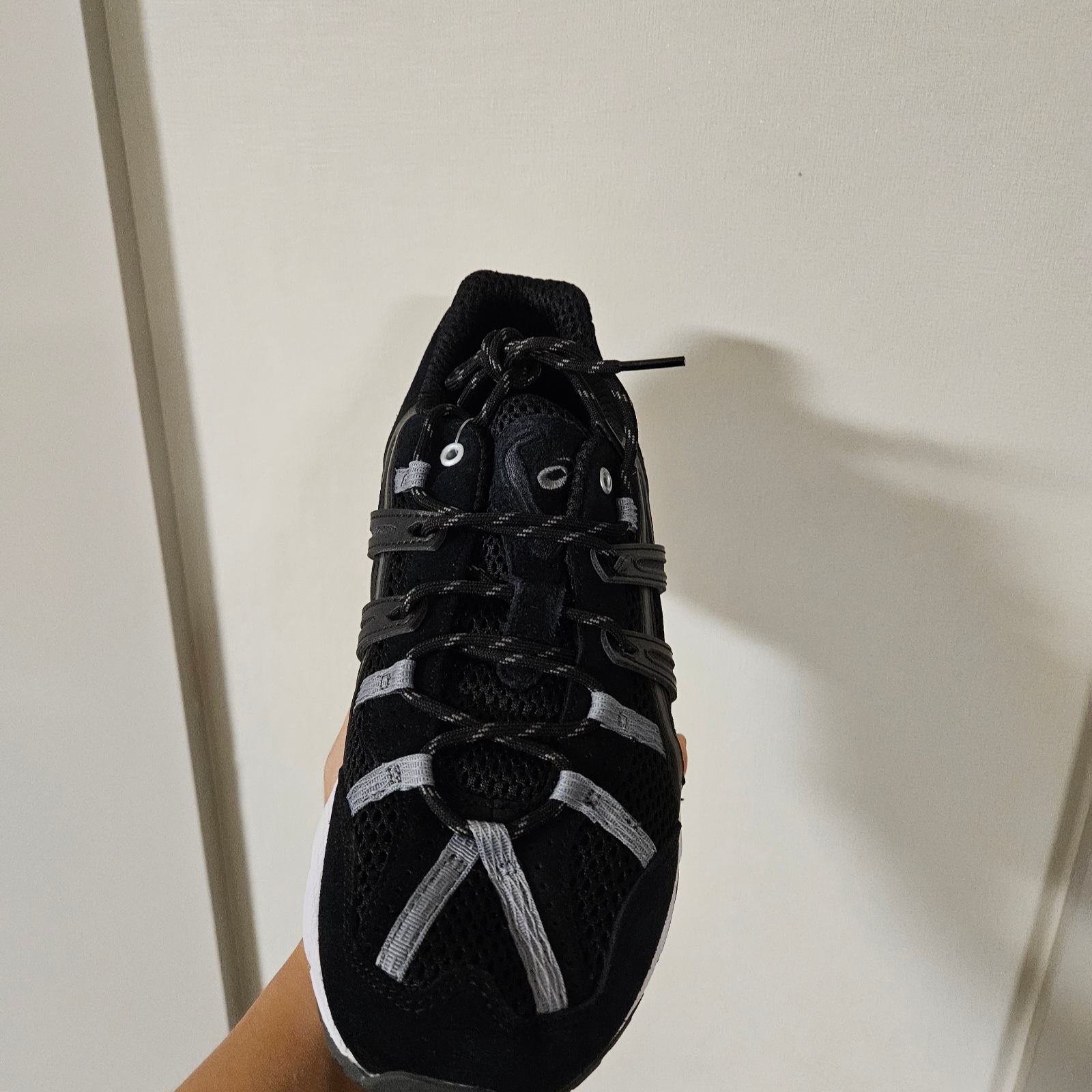 Asics Gel-Sonoma 15-50 Black Clay Grey 착용 스타일