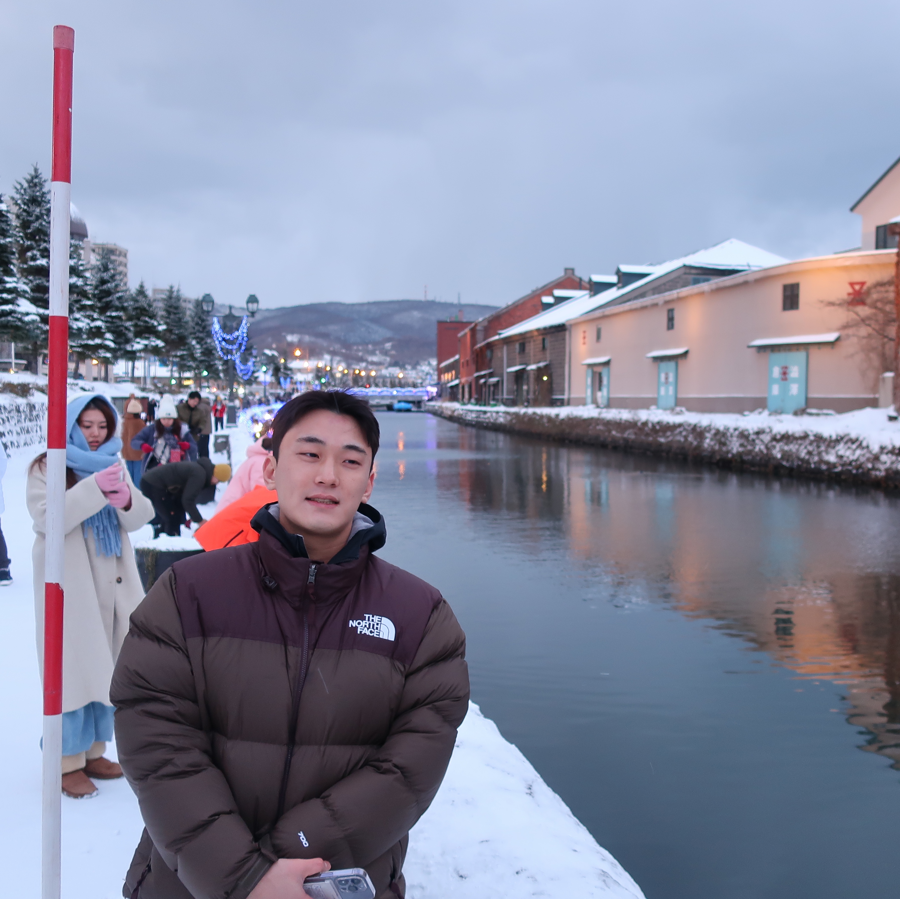 The North Face 1996 Eco Nuptse Jacket Dark Khaki - 24FW, Salomon XT-6 GTX Black Silver 착용 스타일 - 2