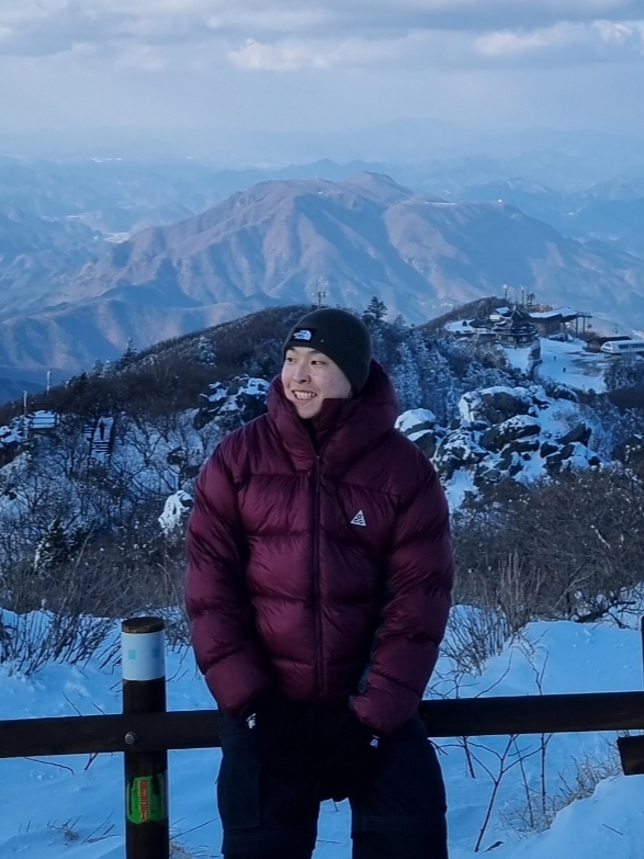 The North Face Big Logo Beanie Khaki, Nike ACG Therma-Fit ADV Lunar Lake Puffer Jacket Night Maroon - Asia 착용 스타일 - 5