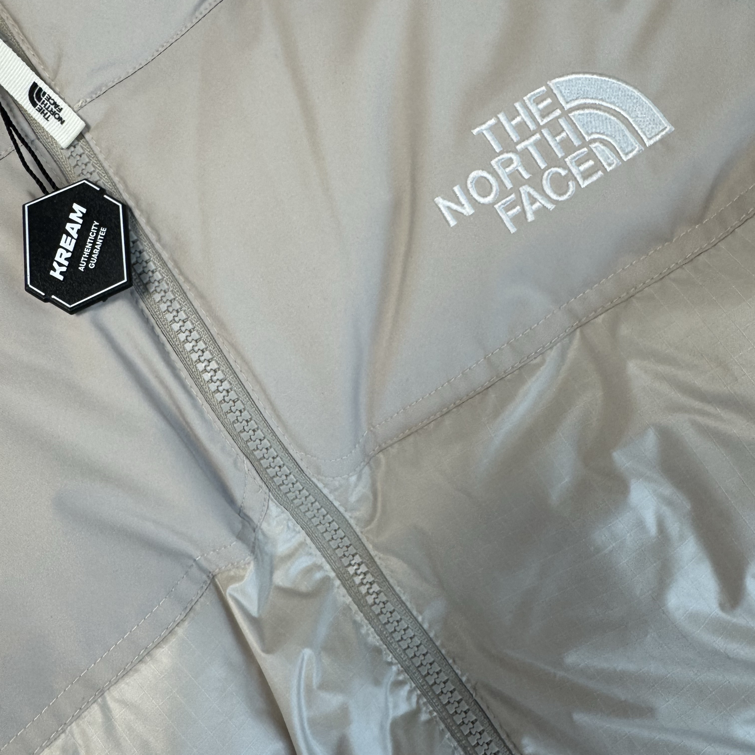 (W) The North Face White Label Novelty Nuptse Down Jacket Cream Beige 착용 스타일