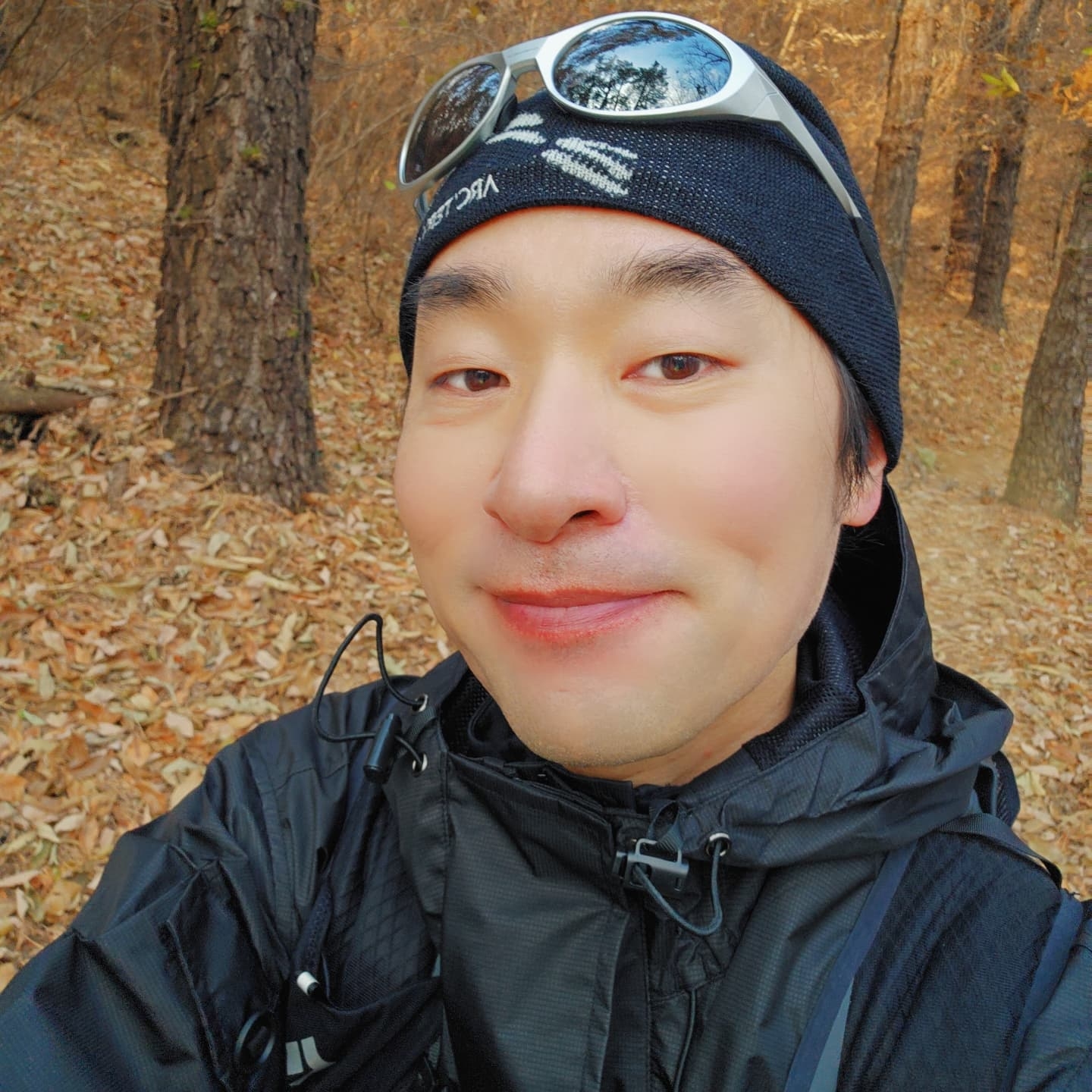 Arc'teryx Bird Head Toque Orca, Oakley Eye Jacket Redux Silver Frame Prizm Black Polarized Lenses High Bridge Fit 착용 스타일