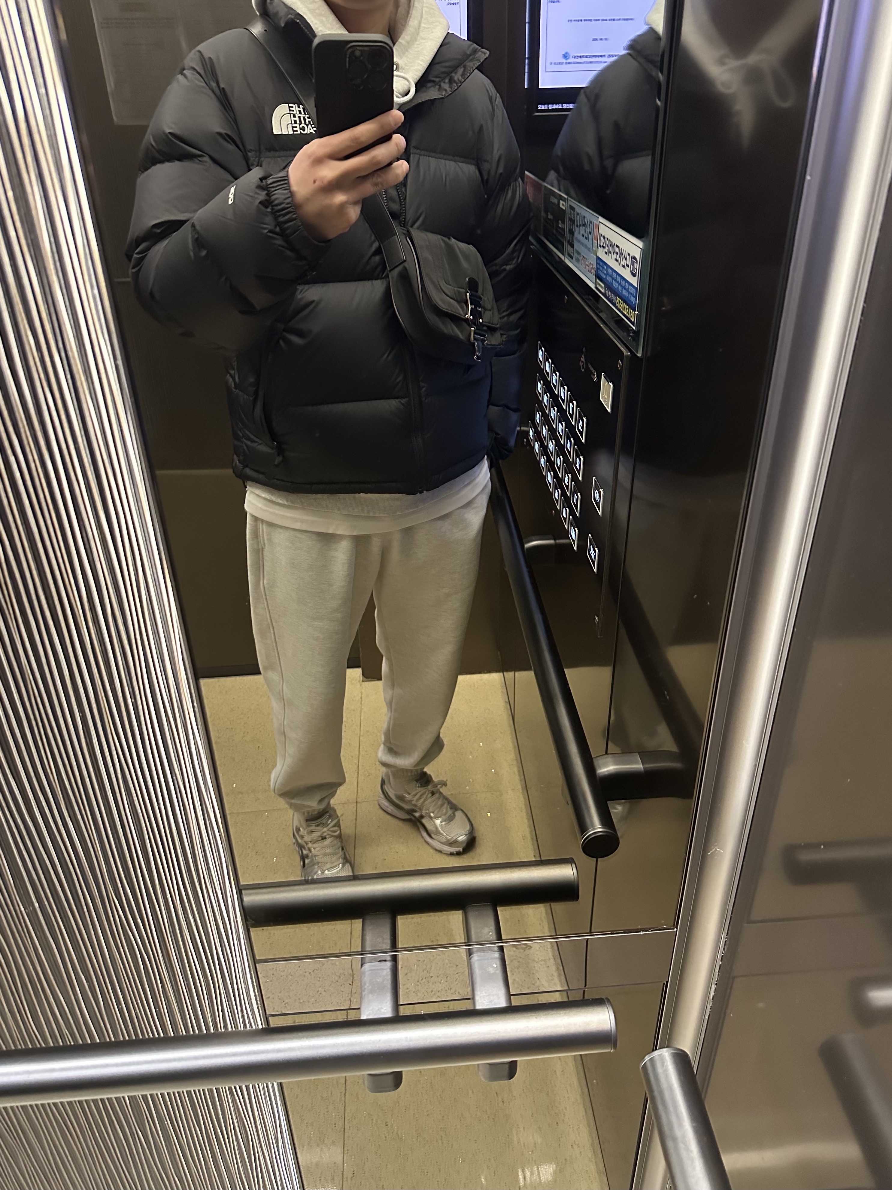 The North Face 1996 Retro Nuptse Down Jacket TNF Black 착용 스타일 - 1