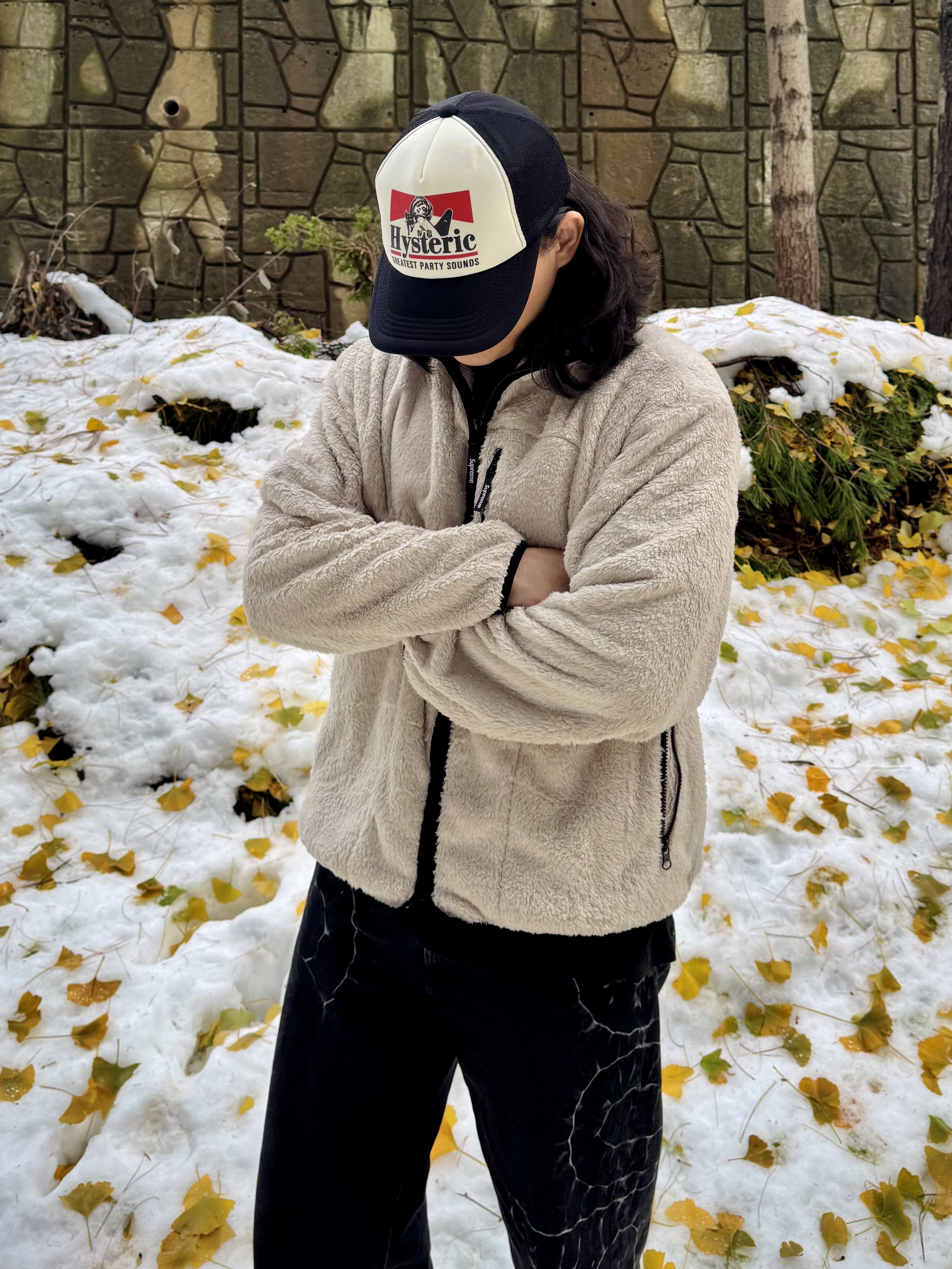 Supreme x Kate Moss Fleece Jacket Natural - 24FW, Hysteric Glamour Guitar Girl Mesh Cap Black 착용 스타일 - 2