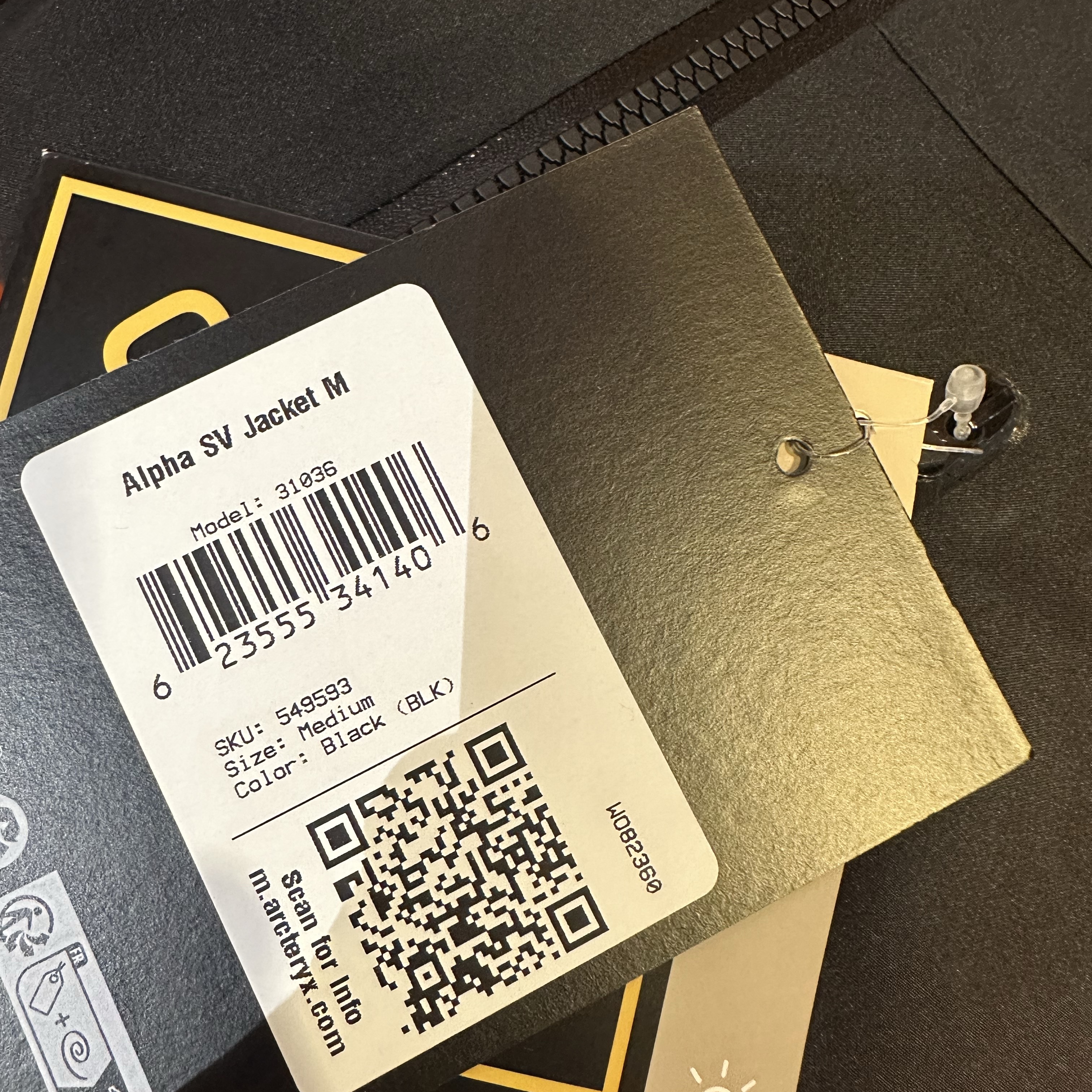 Arc'teryx Alpha SV Jacket Black 착용 스타일 - 2