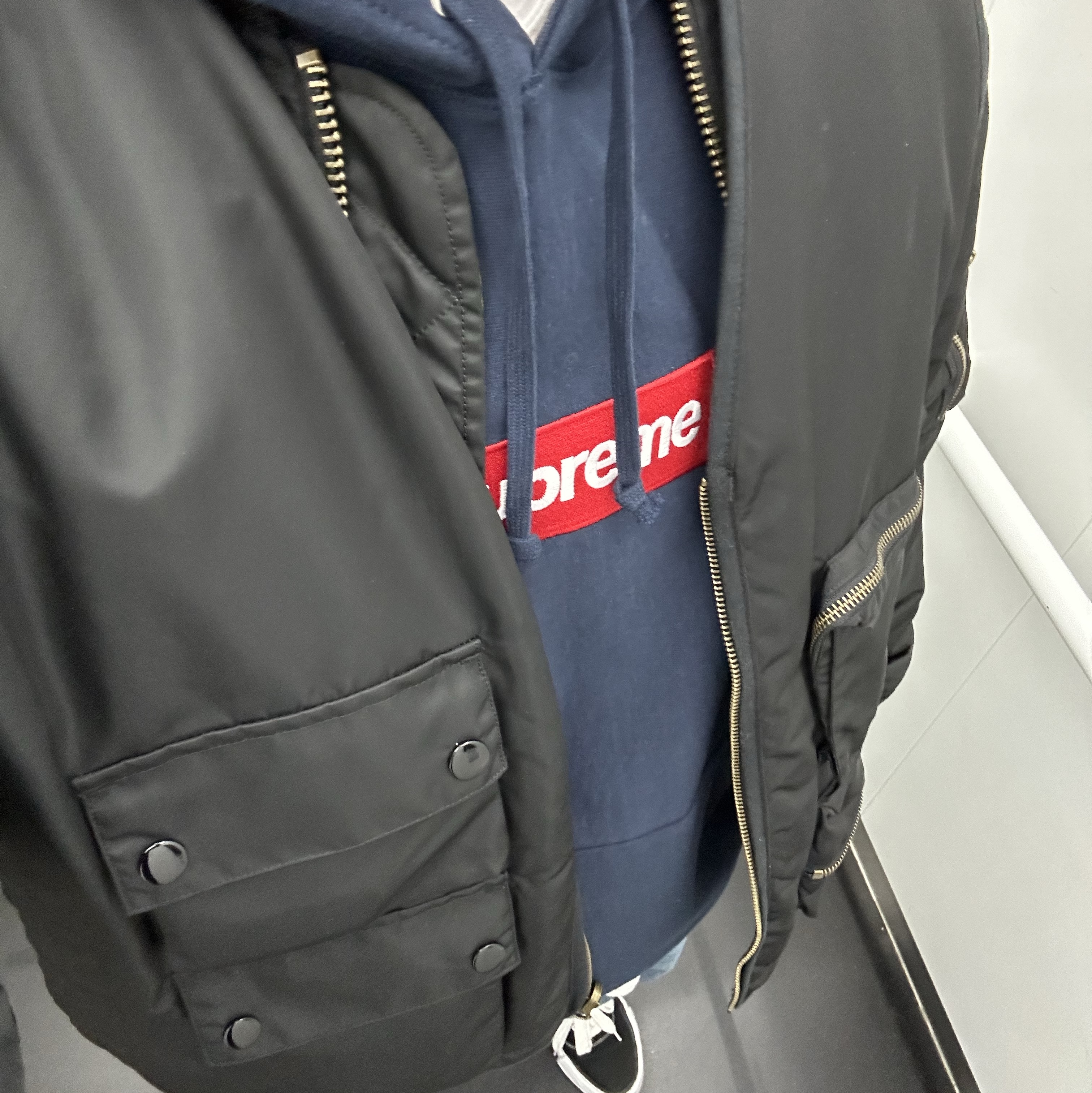 Supreme 2-in-1 Ma-1 + Vest Black - 24SS, Supreme Hanes Tagless T-Shirt White (3 Pack) 착용 스타일 - 2