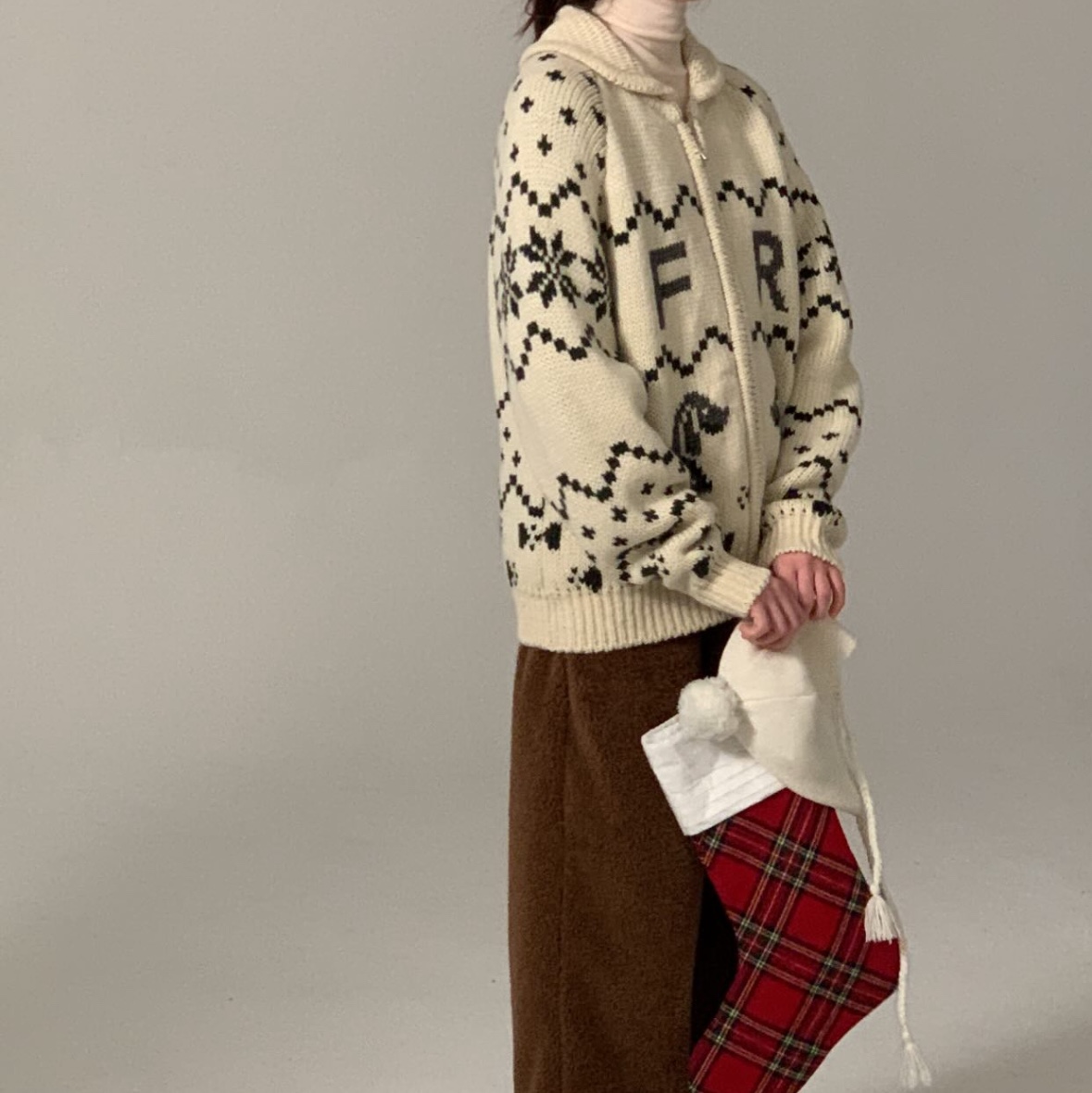[1st reorder] FARVEN Teddy Jogger Pants Brown 착용 스타일