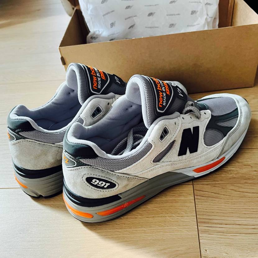 New Balance 991v2 Made in UK Pelican Abbey Stone 착용 스타일